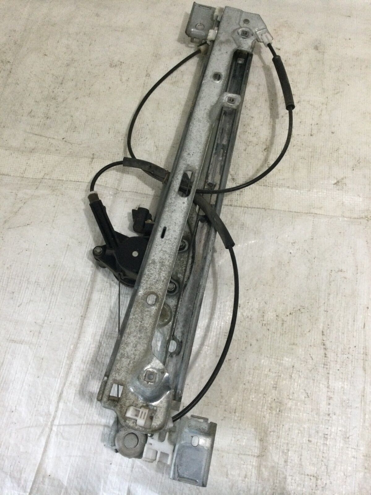 2006 GMC Sierra 2500HD Left Window Regualtor Motor OEM