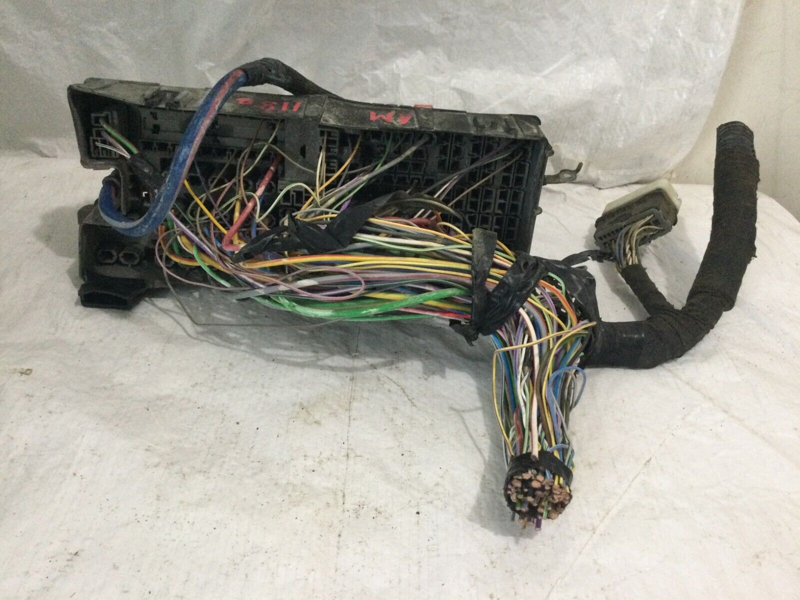 2017-2019 Ford Taurus 3.5L Turbo Engine Bay Fuse Box Relay Module OEM