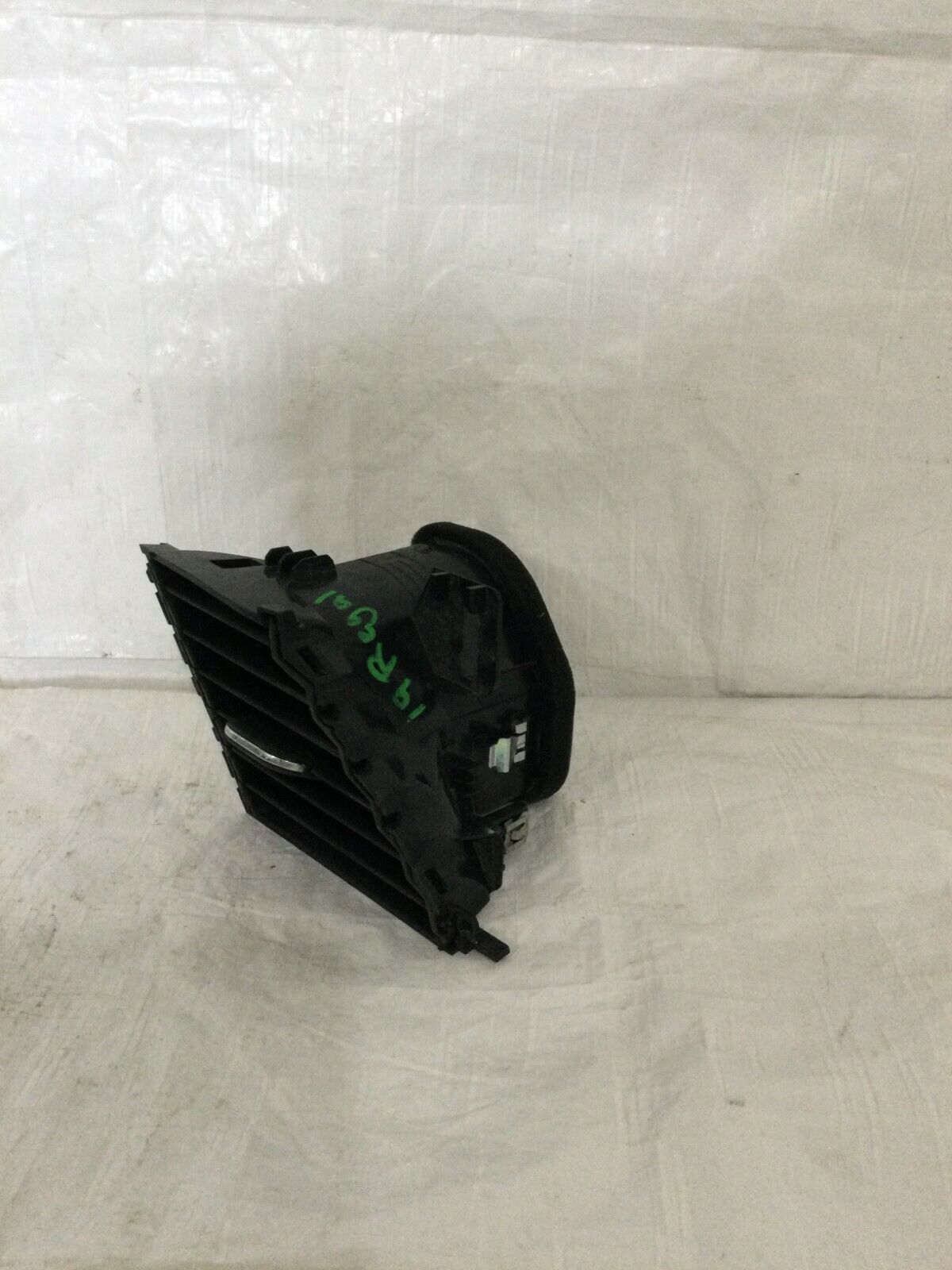 2018-2020 Buick Regal Preferred II Dash Left Center Air Vent OEM 39017311