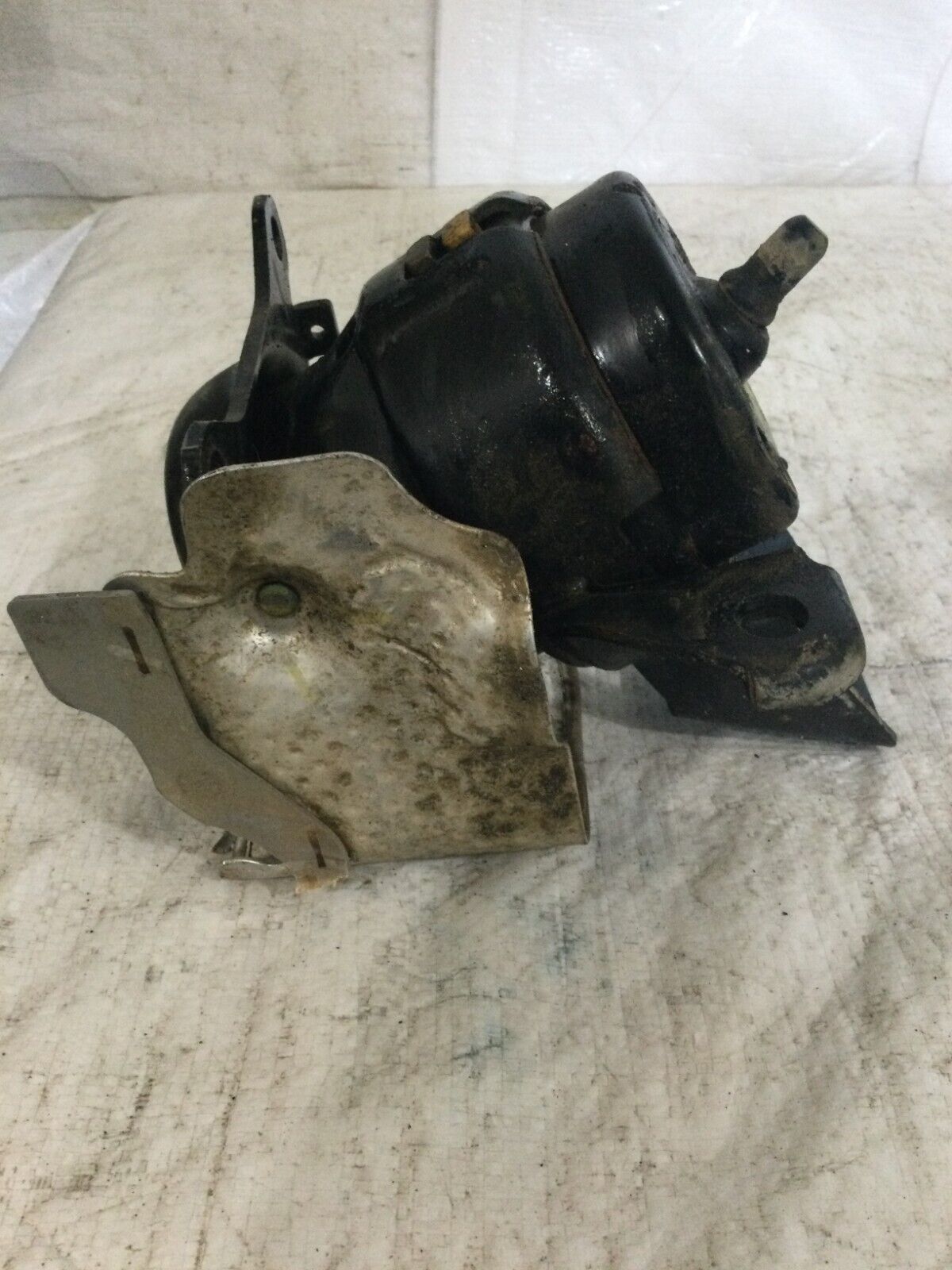 2018 Chevrolet Silverado 1500 Left Engine Frame Mount OEM 84175581
