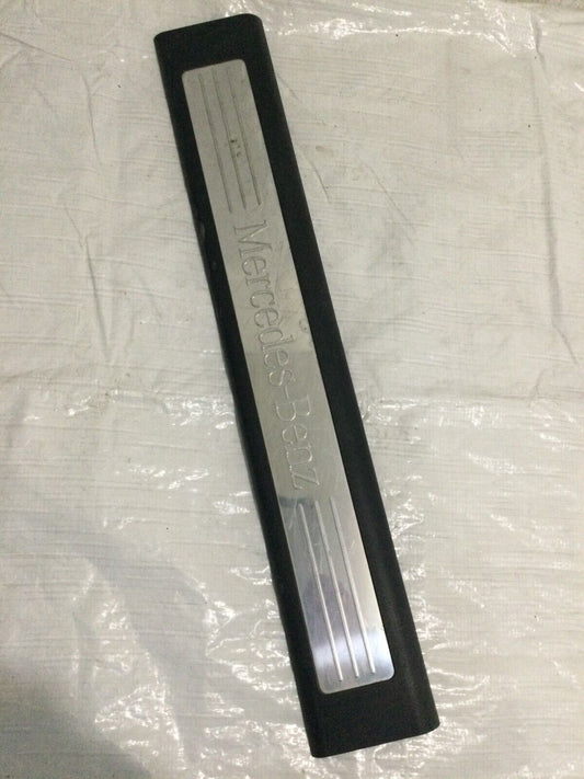 2011 Mercedes Benz GL450 Front Left Door Sill Plate OEM  A1646803335