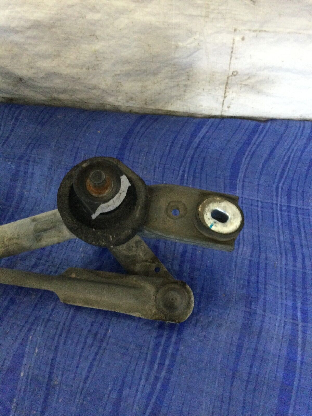 2007-2008 Cadillac Escalade ESV Front Windshield Wiper Motor W/ Linkage OEM
