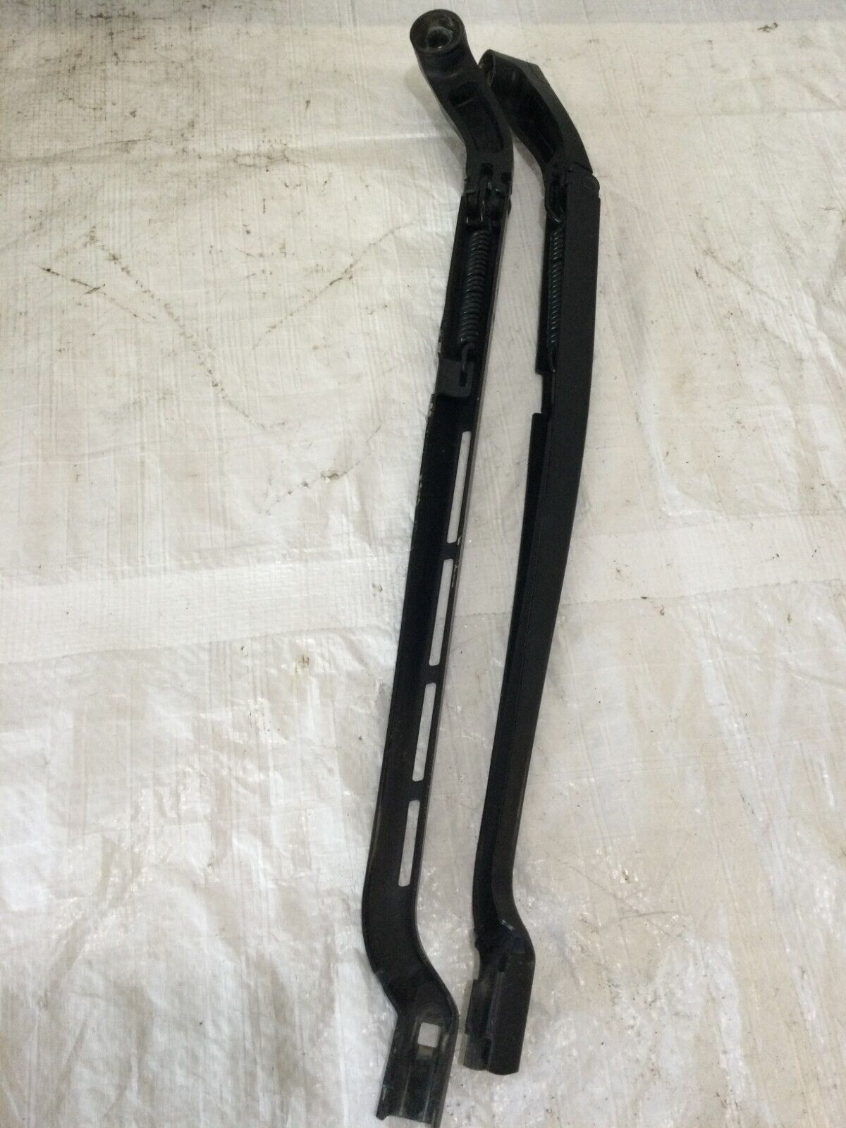 2018 Chevrolet Silverado 1500 Windshield Wiper Arm Pair OEM W000065930