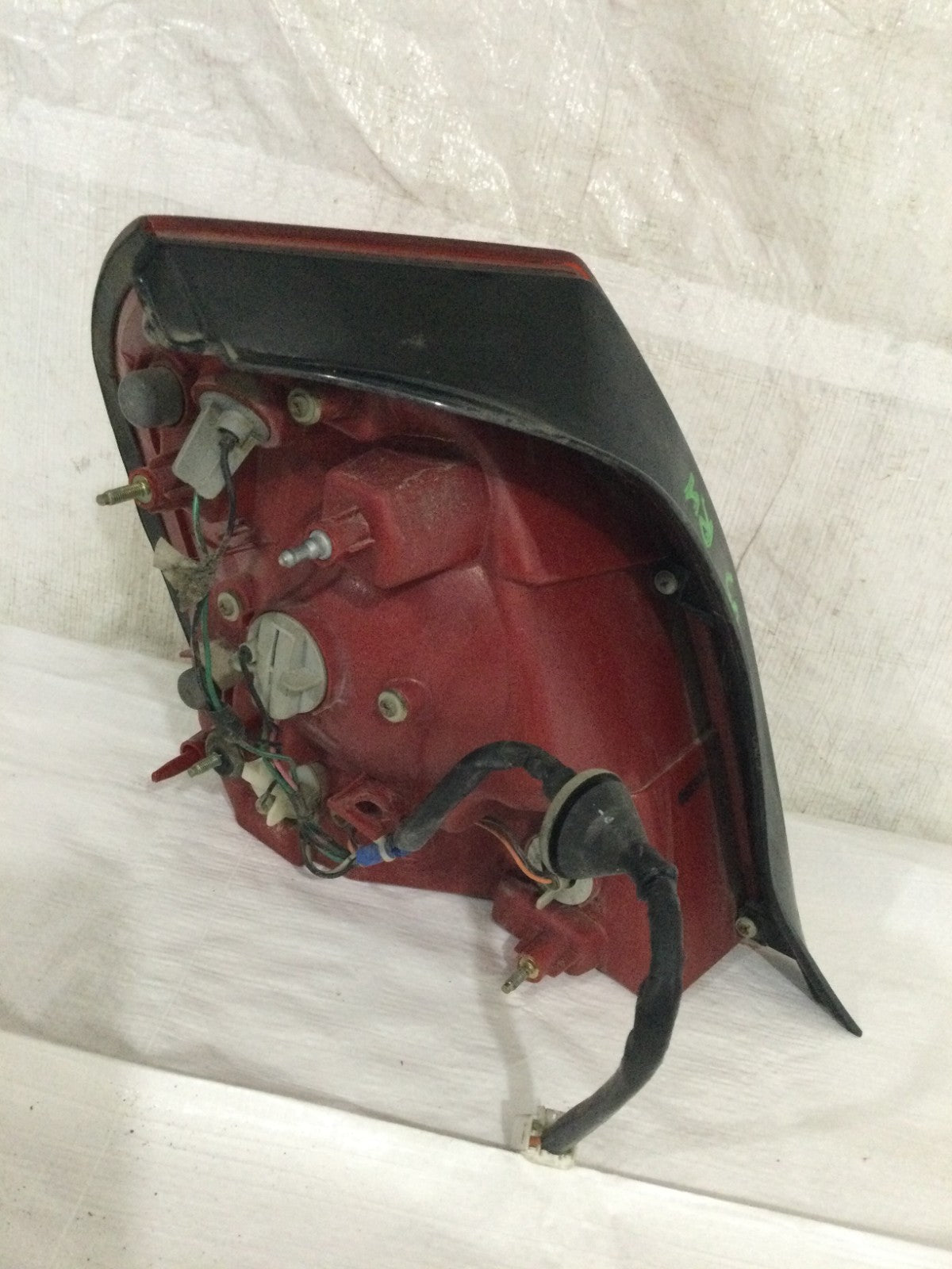 2004-2006 Hyundai Elantra Passenger Side Tail Light Assembly OEM