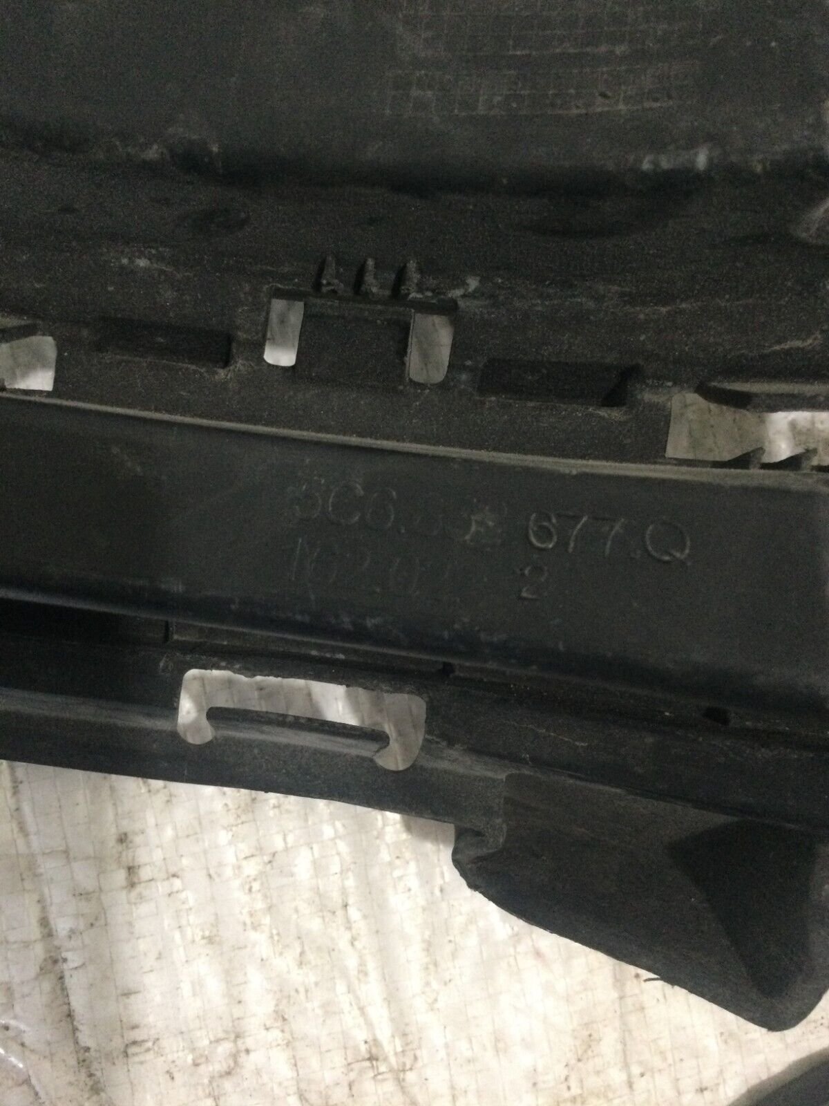 2016 Volkswagen Jetta GLI Grille Grill OEM ( Damage is Marked 2nd Pic )