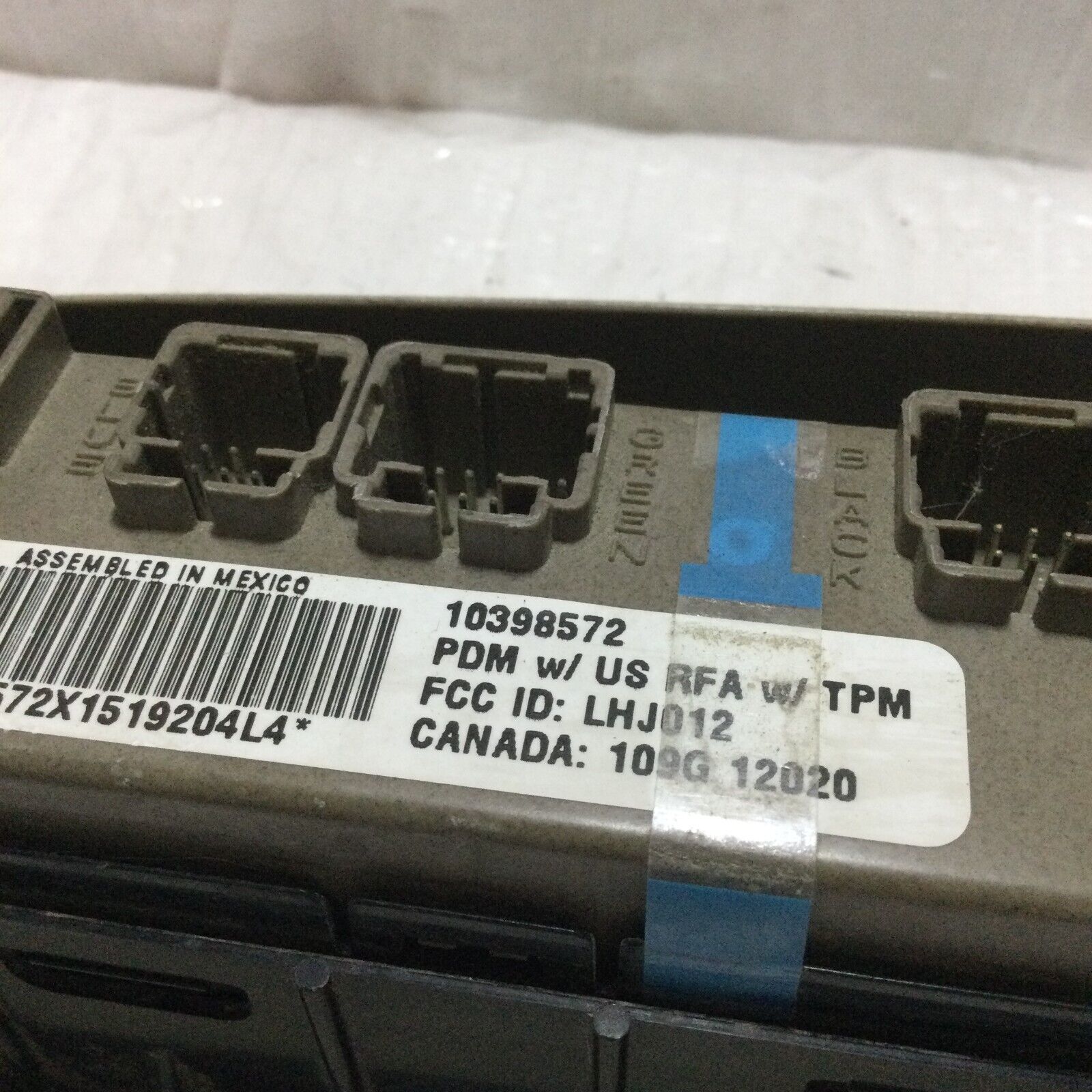 2003 to 2006 Chevrolet Tahoe Front Right RH Door Window Switch 10398572 OEM