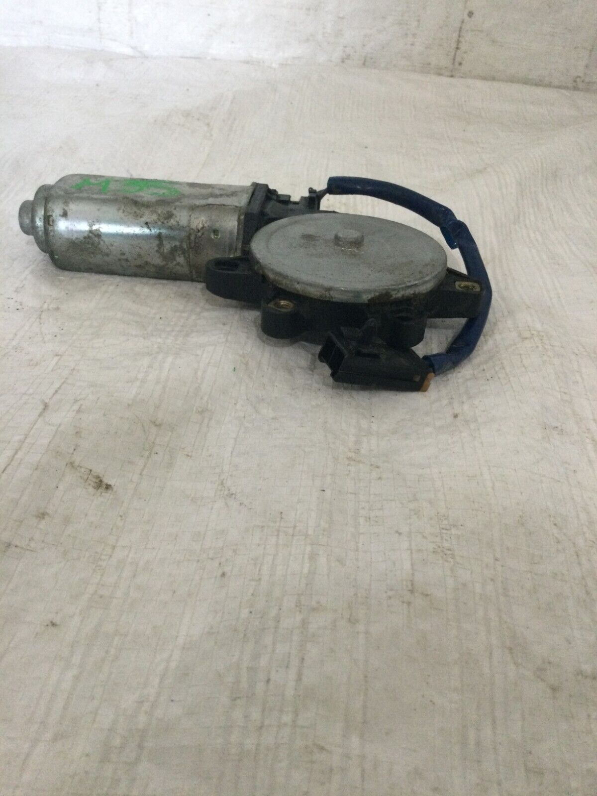 2001 Nissan Xterra Front Left Power Window Motor OEM