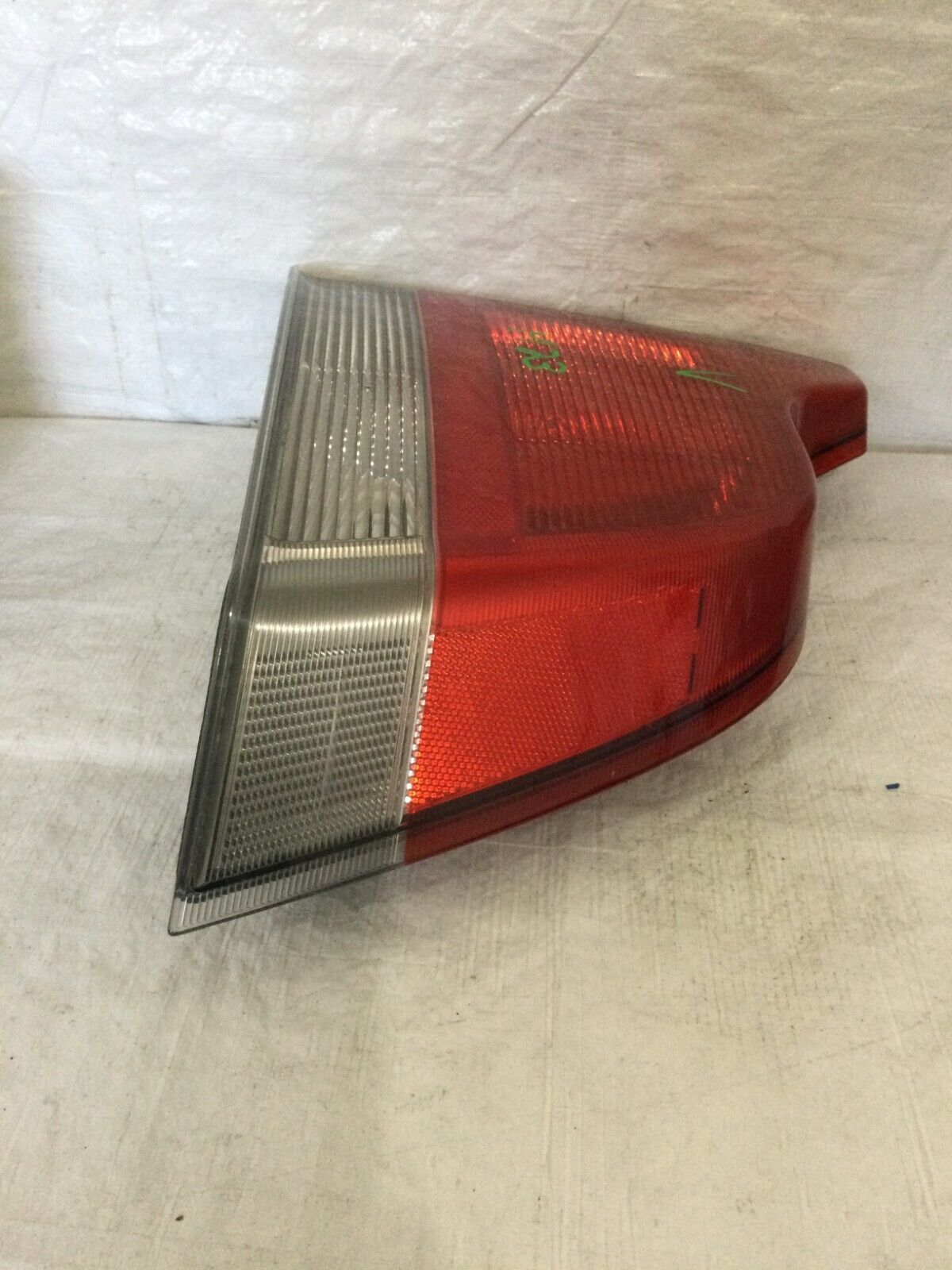 2004 Volvo S60 Drivers Left Side TailLight Lamp Assembly LH 8664080 OEM