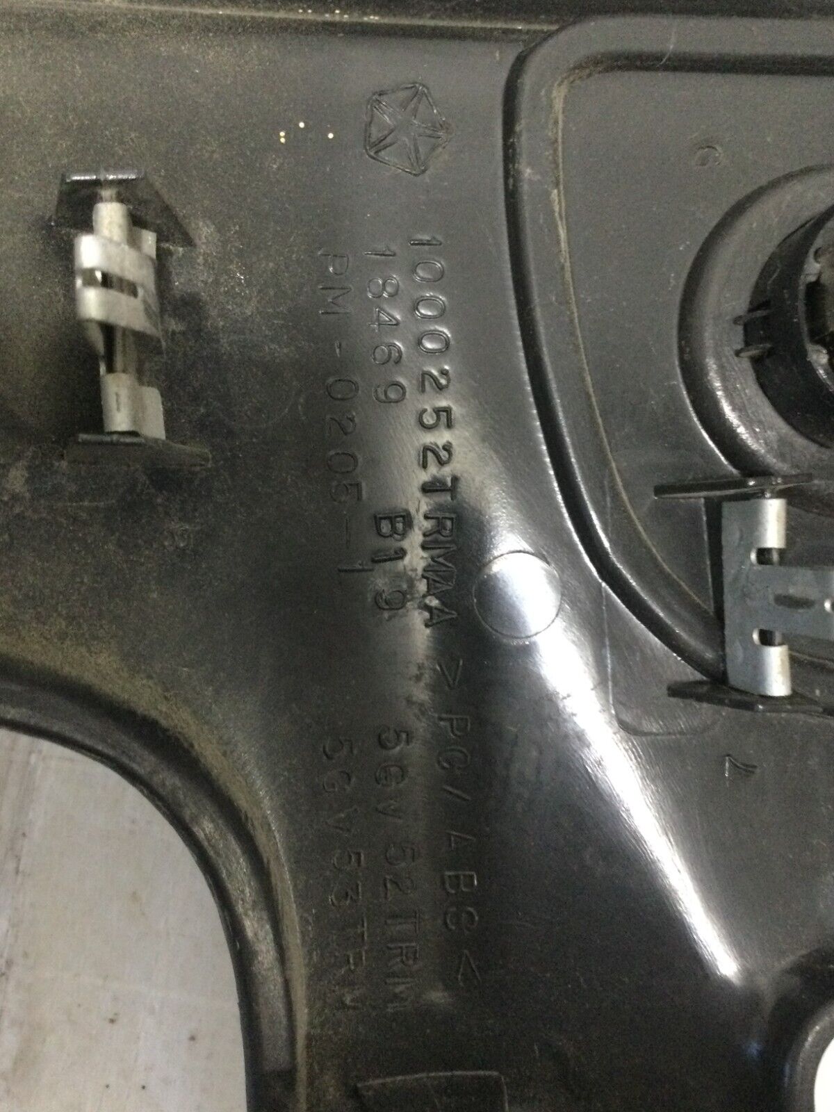 2003-2005 Dodge Ram 1500 Front Dash Radio Trim Vent Bezel OEM