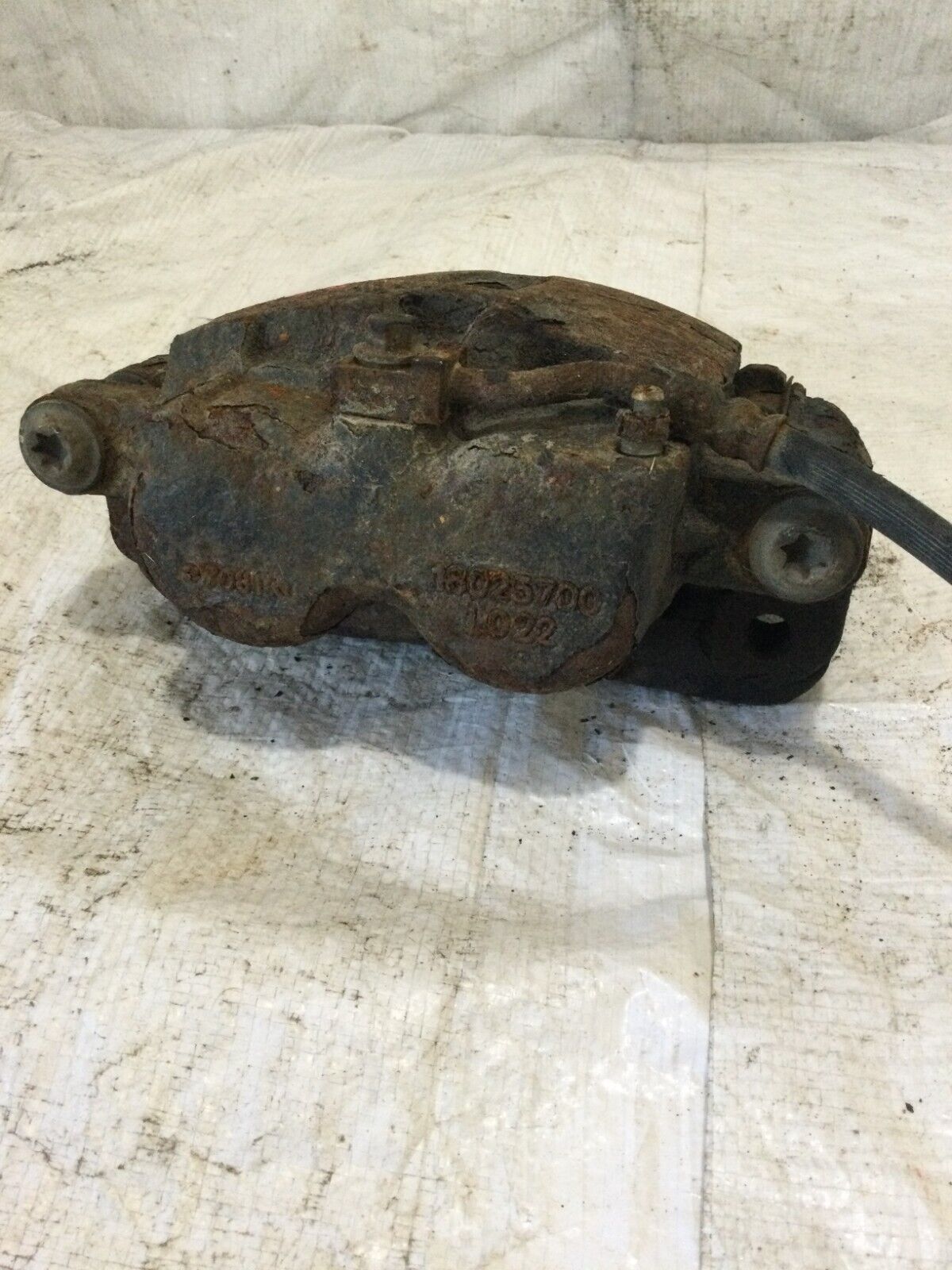 2005 Chevrolet  Silverado 1500 Rear  Left Brake  Caliper 18025700 OEM