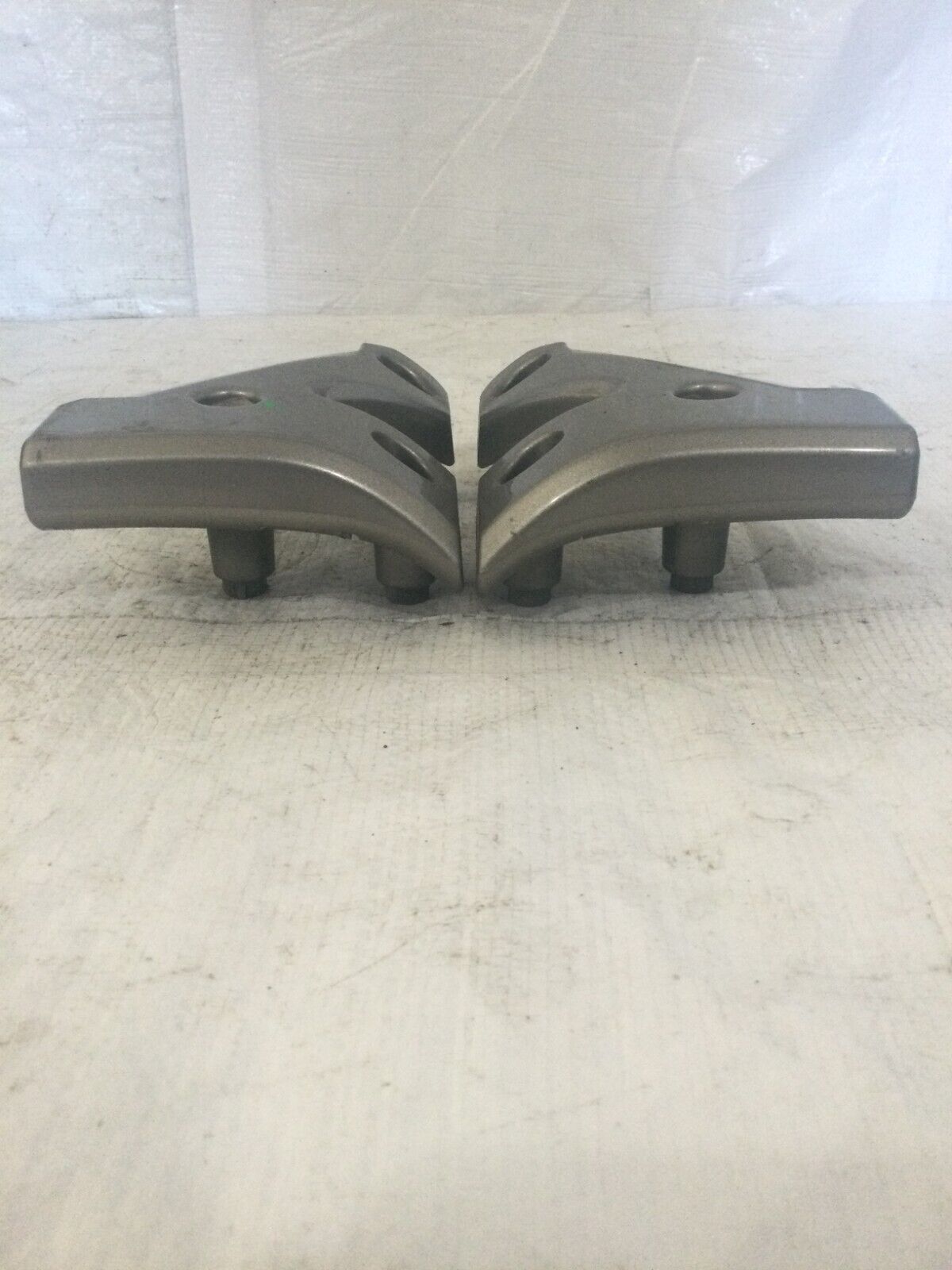 2002-2013 Cadillac Escalade EXT Box Corner Mounting Bracket OEM