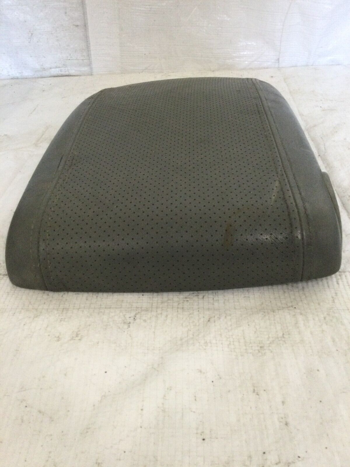 2003-2006 Cadillac Escalade EXT Center Cosnole Arm Rest LID OEM