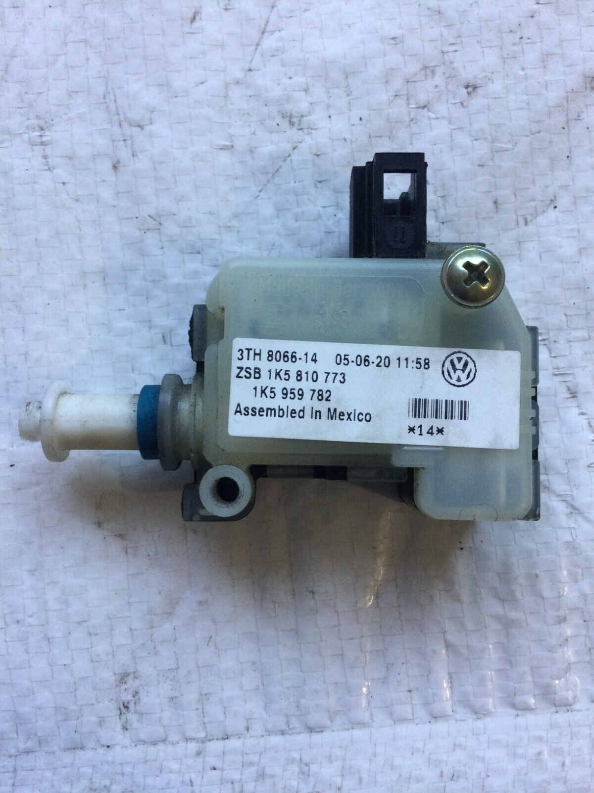 2006 Volkswagen Jetta Fuel Filler Door Lock Release 1K5959782 OEM