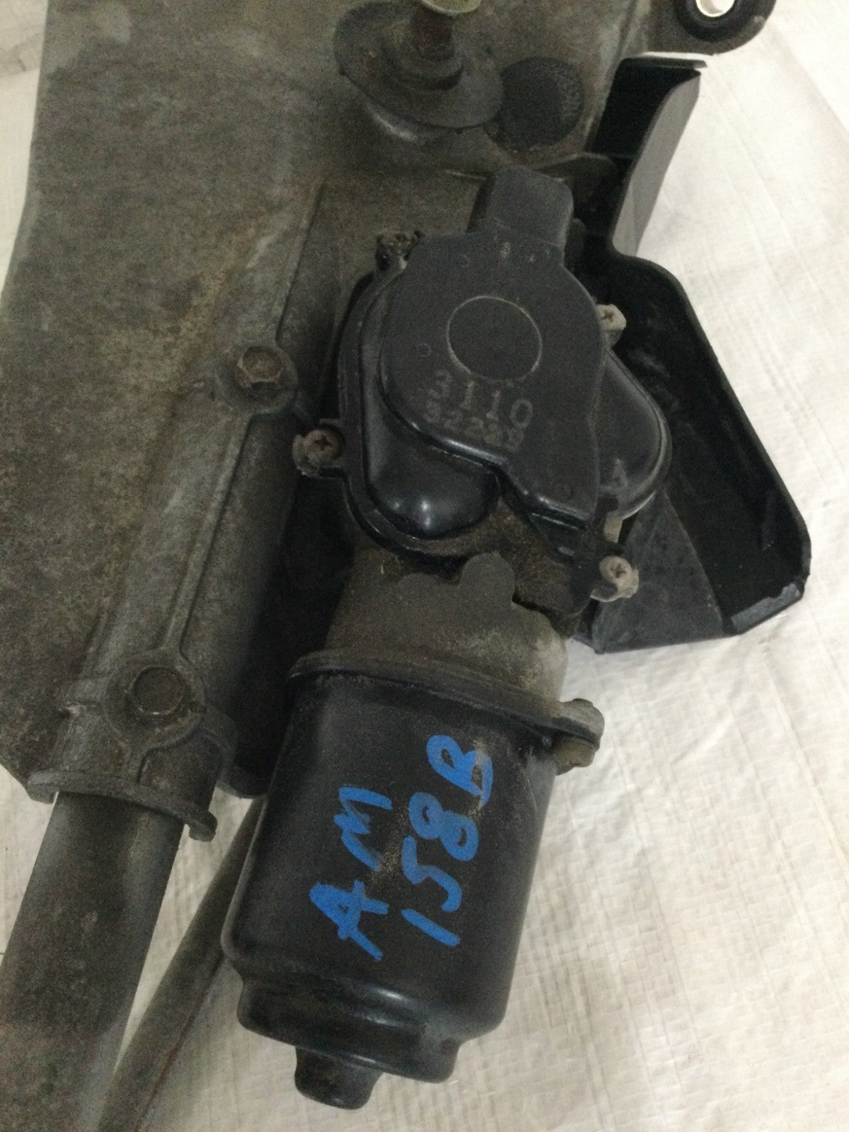 2003 Infiniti FX35 Windshield Wiper Linkage Motor OEM