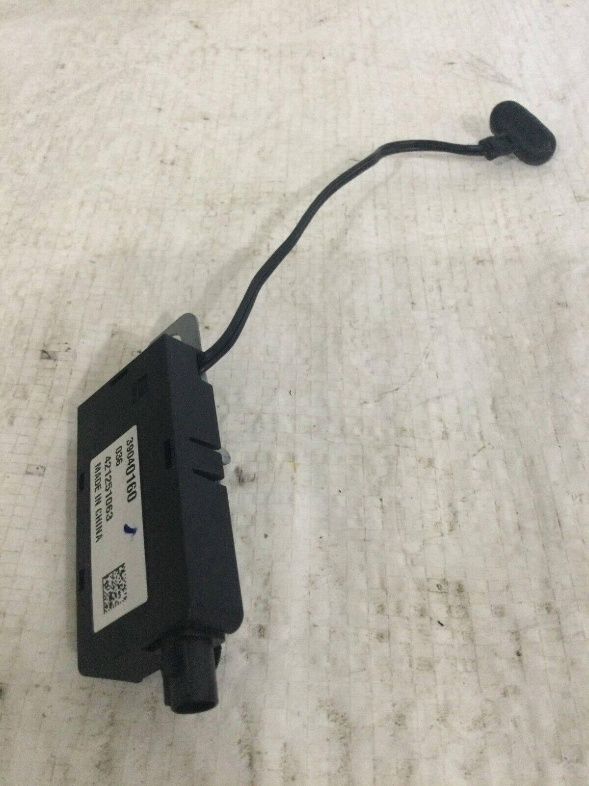 2016-2019 Chevrolet Cruze Radio Antenna Amp Amplifier OEM 39040160