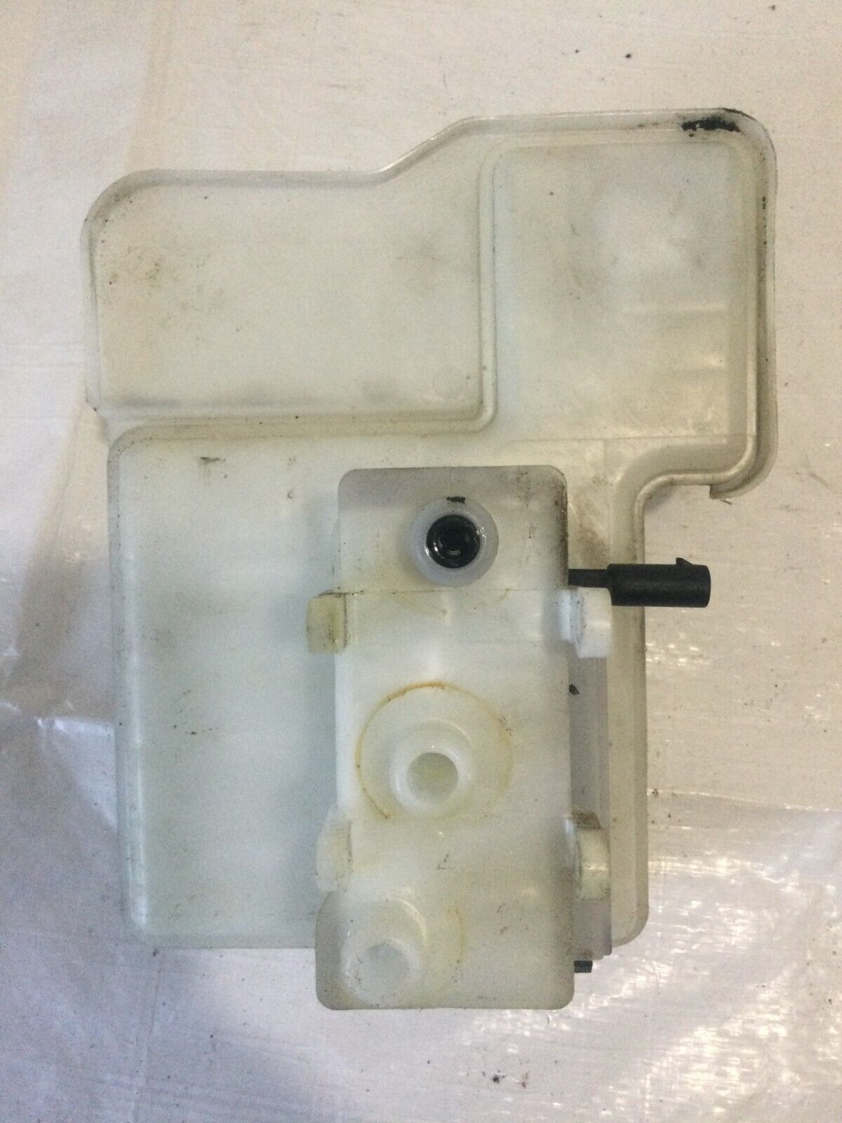 2019-2022 Gmc Sierra 1500 Brake Master Cylinder Reservoir Bottle Tank OEM