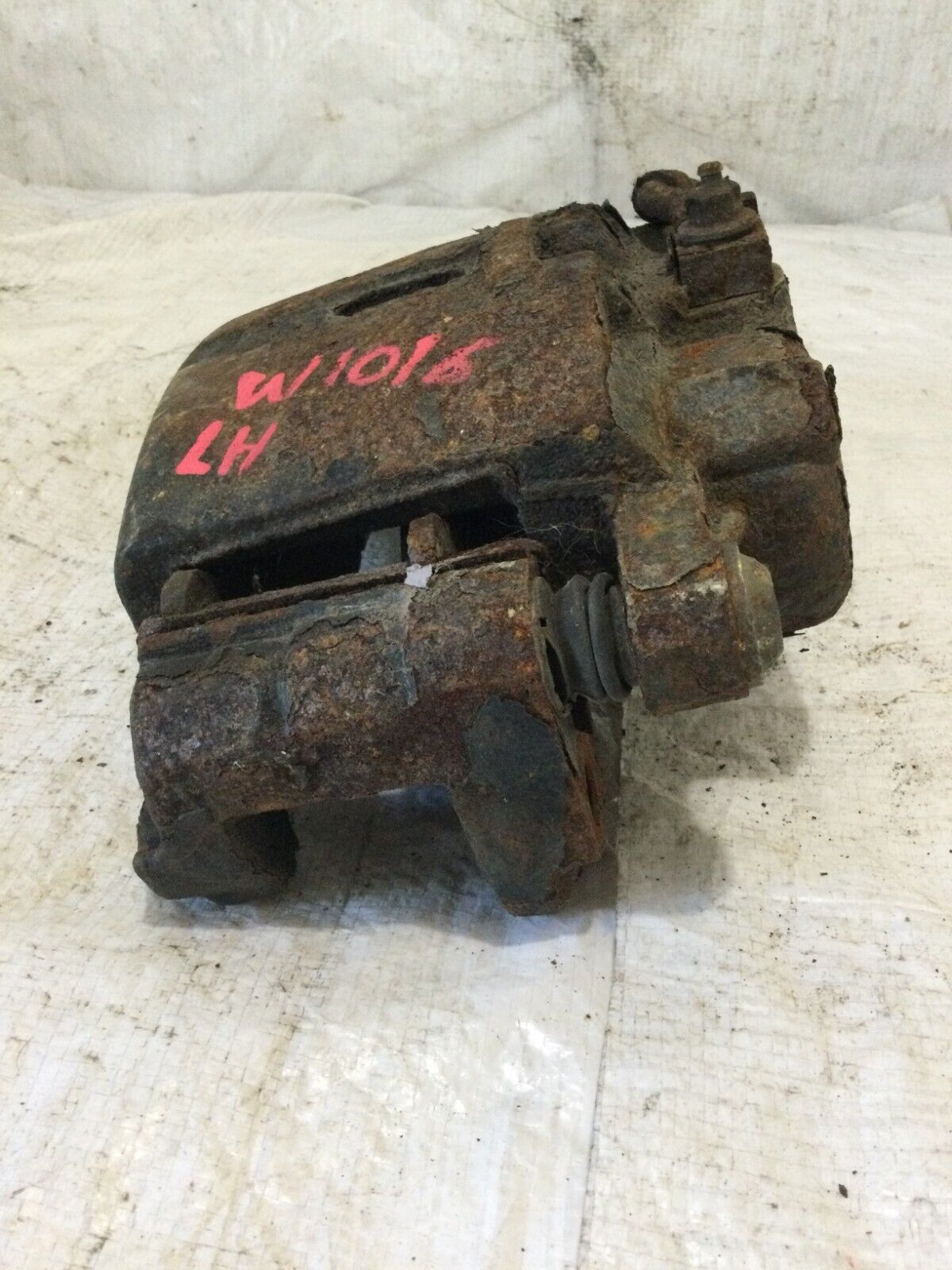 2005 Chevrolet  Silverado 1500 Rear  Left Brake  Caliper 18025700 OEM