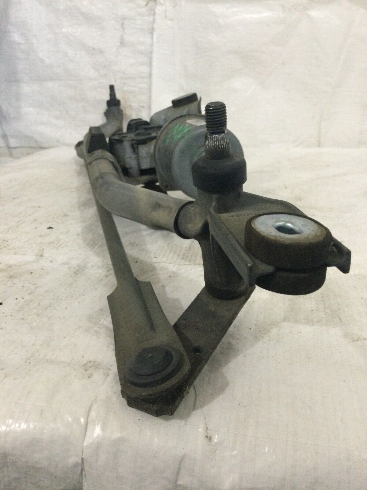 2007 GMC Yukon Front Windshield Wiper Motor W/ Linkage OEM
