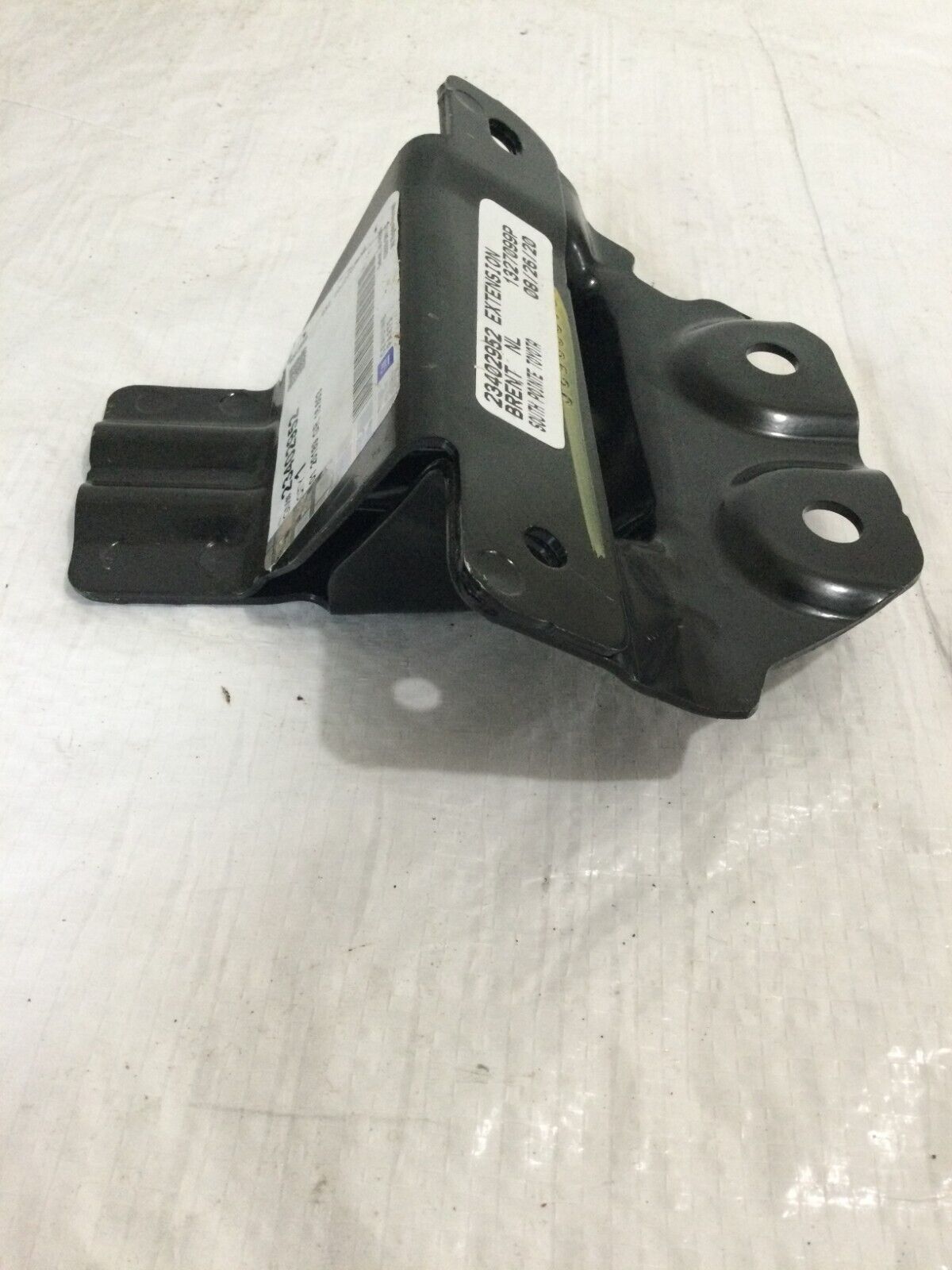 2019-2021 Chevy Silverado 1500 Left Fender Extension Bracket 23402952