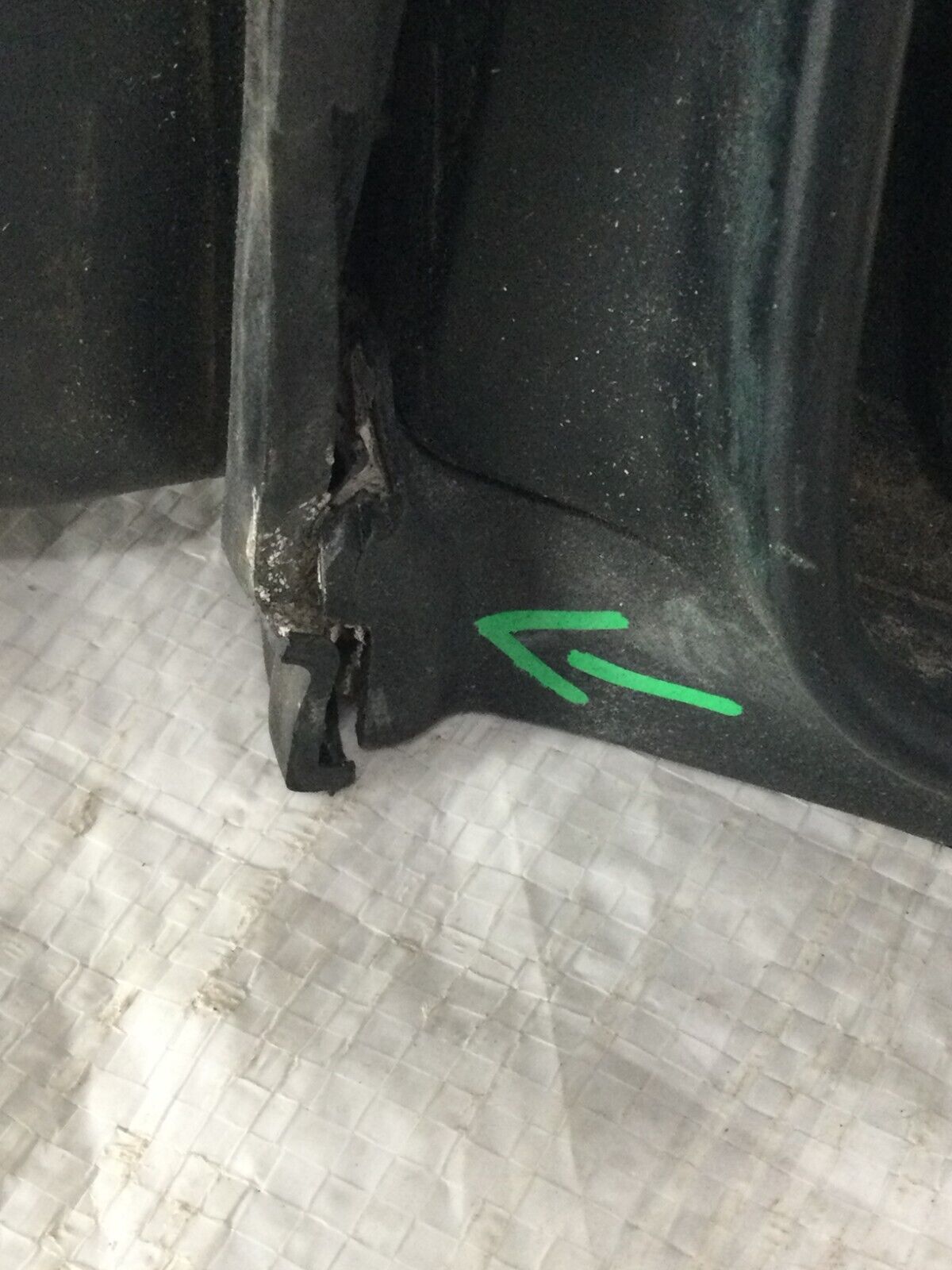 2001 Nissan Xterra Side View Power Door Mirror Right Passenger OEM ( Damage )