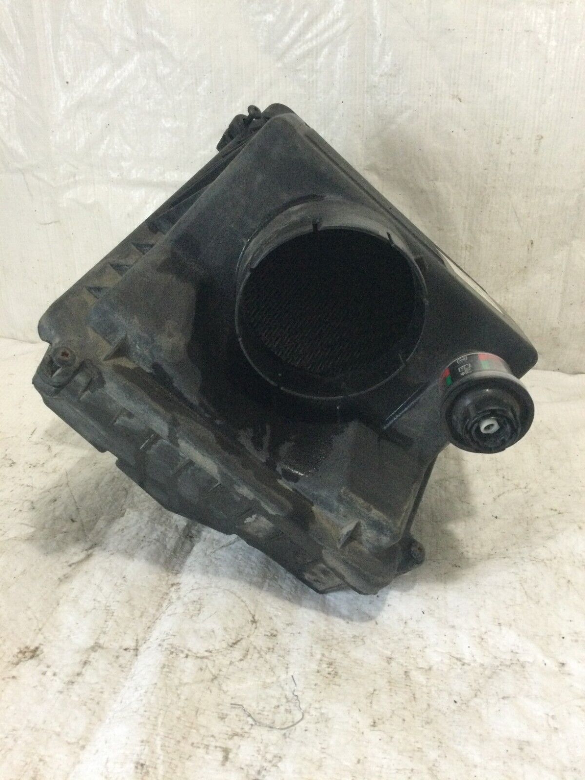 2007 Cadillac Esclade Air Box Cleaner Filter Assembly OEM