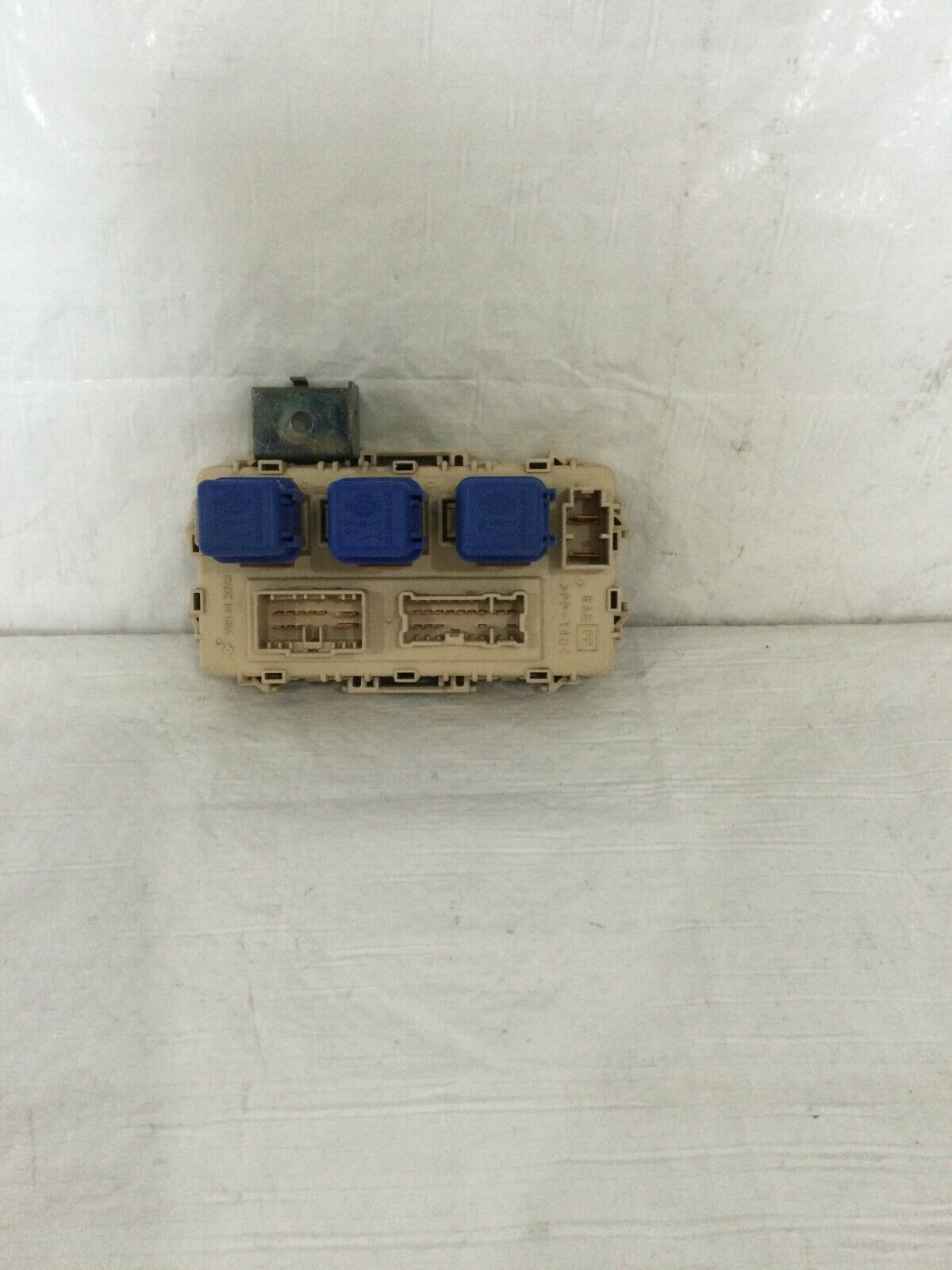 2001 Nissan Xterra Cabin Fuse Box OEM 