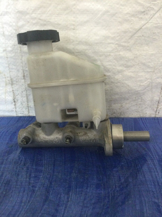 2007 Hyundai Elantra Master Brake Cylinder W/ Reservoir OEM