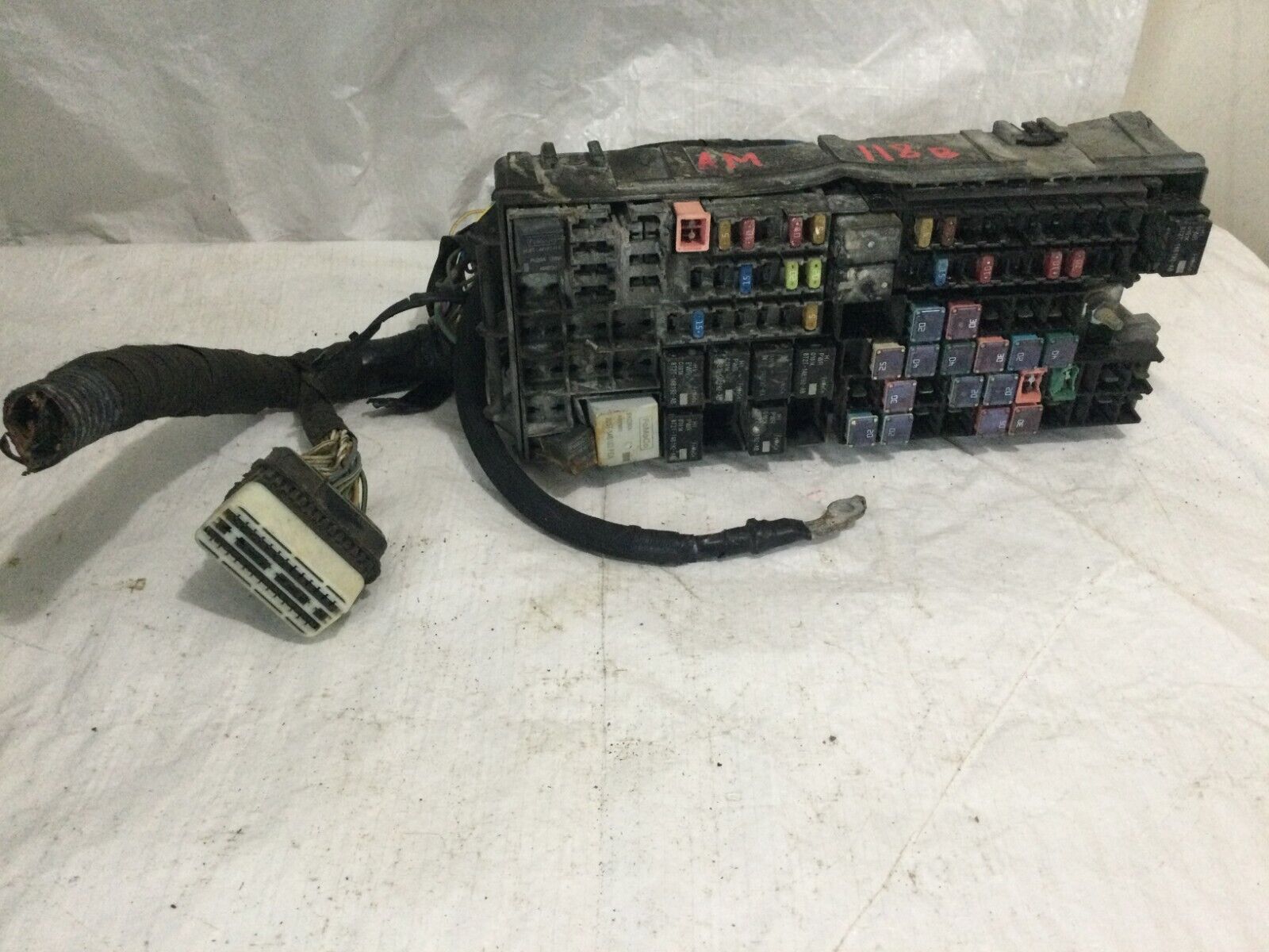 2017-2019 Ford Taurus 3.5L Turbo Engine Bay Fuse Box Relay Module OEM