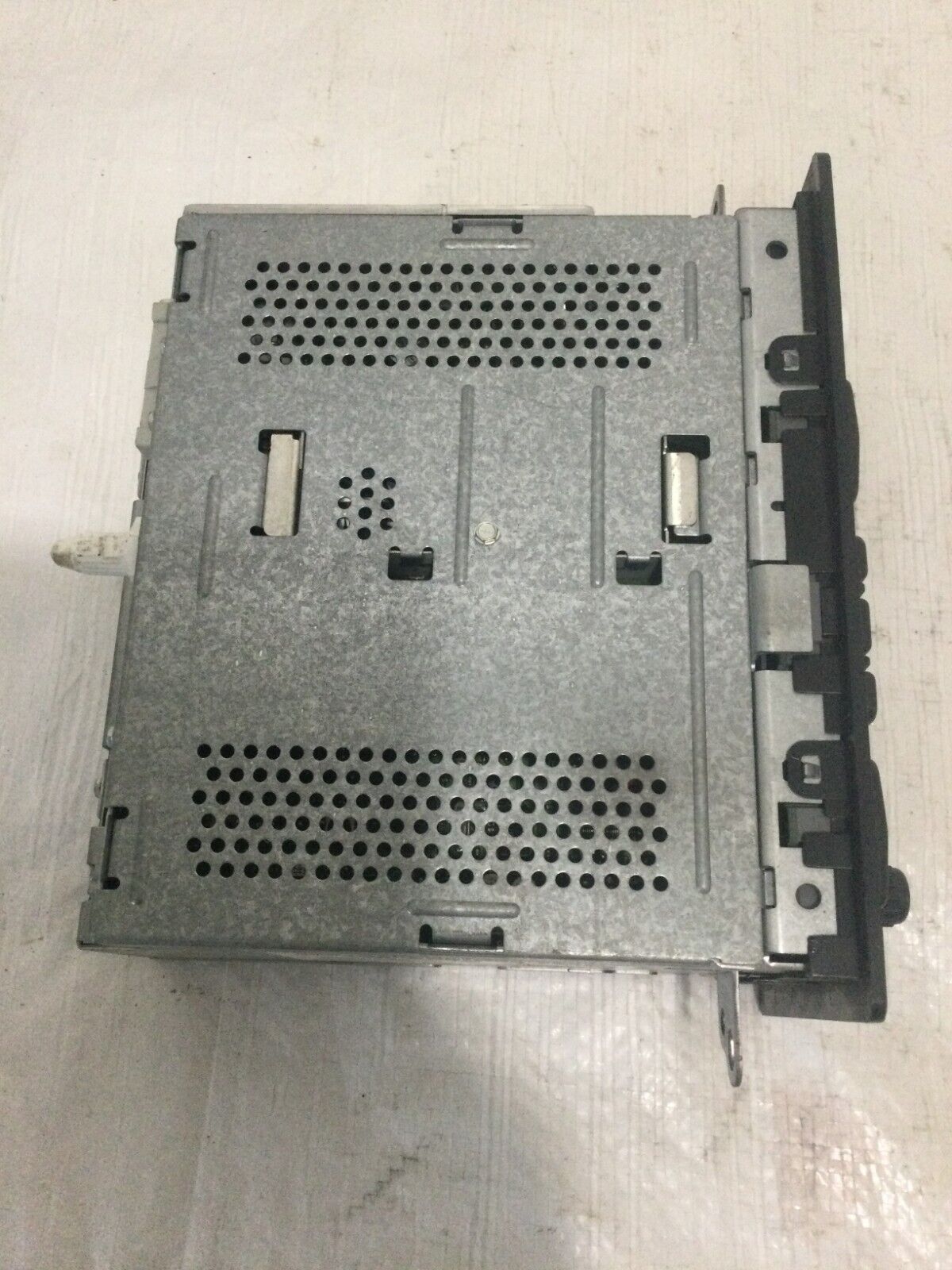 2006 GMC Sierra 2500HD Stereo AM FM Radio 6 Disc Changer CD Player OEM