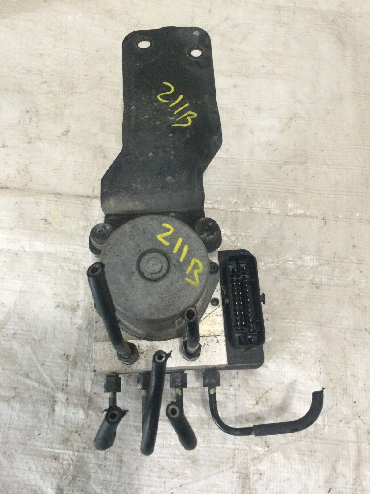 2017 Hyundai Elantra  Anti-lock Brake Parts 58900-F2500 OEM