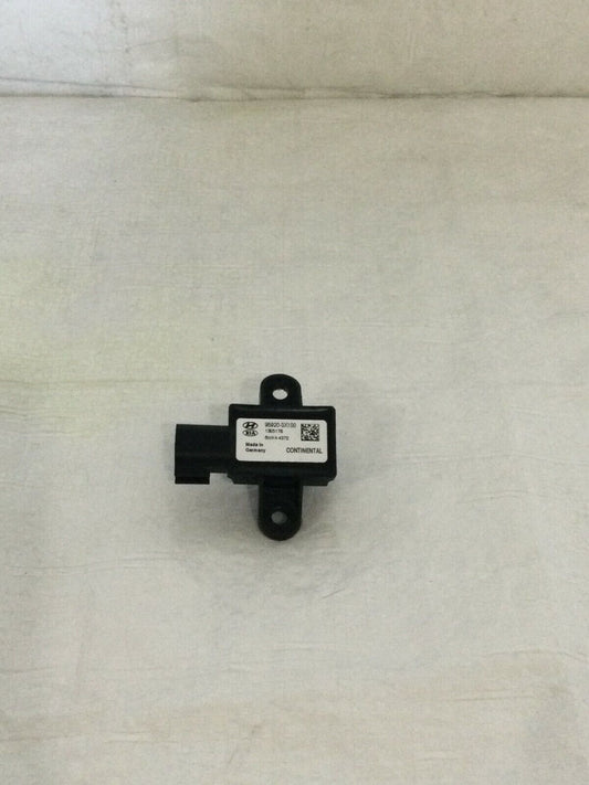 2016 Hyundai Elantra Door Cash Control Sensor Module OEM 959203X100 LH