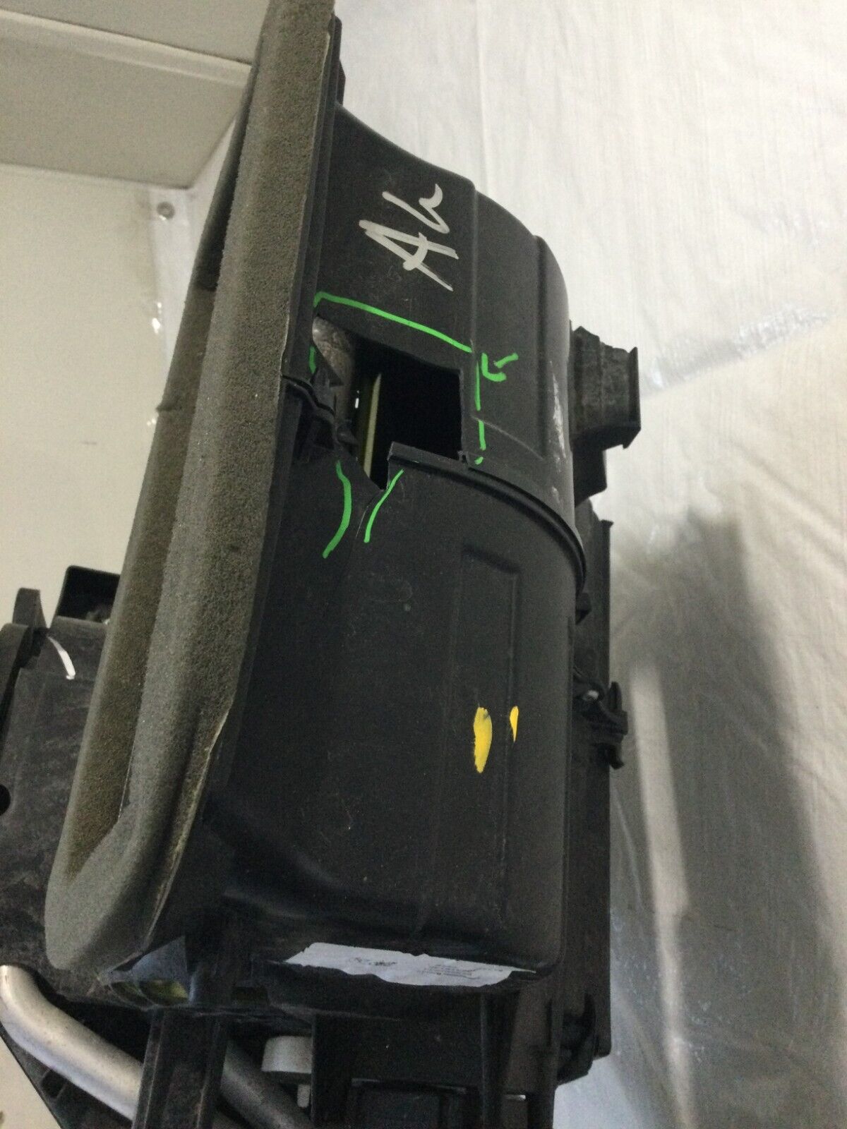 2019 GMC Sierra 1500 Heater Housing Assembly OEM ( DAMAGE )