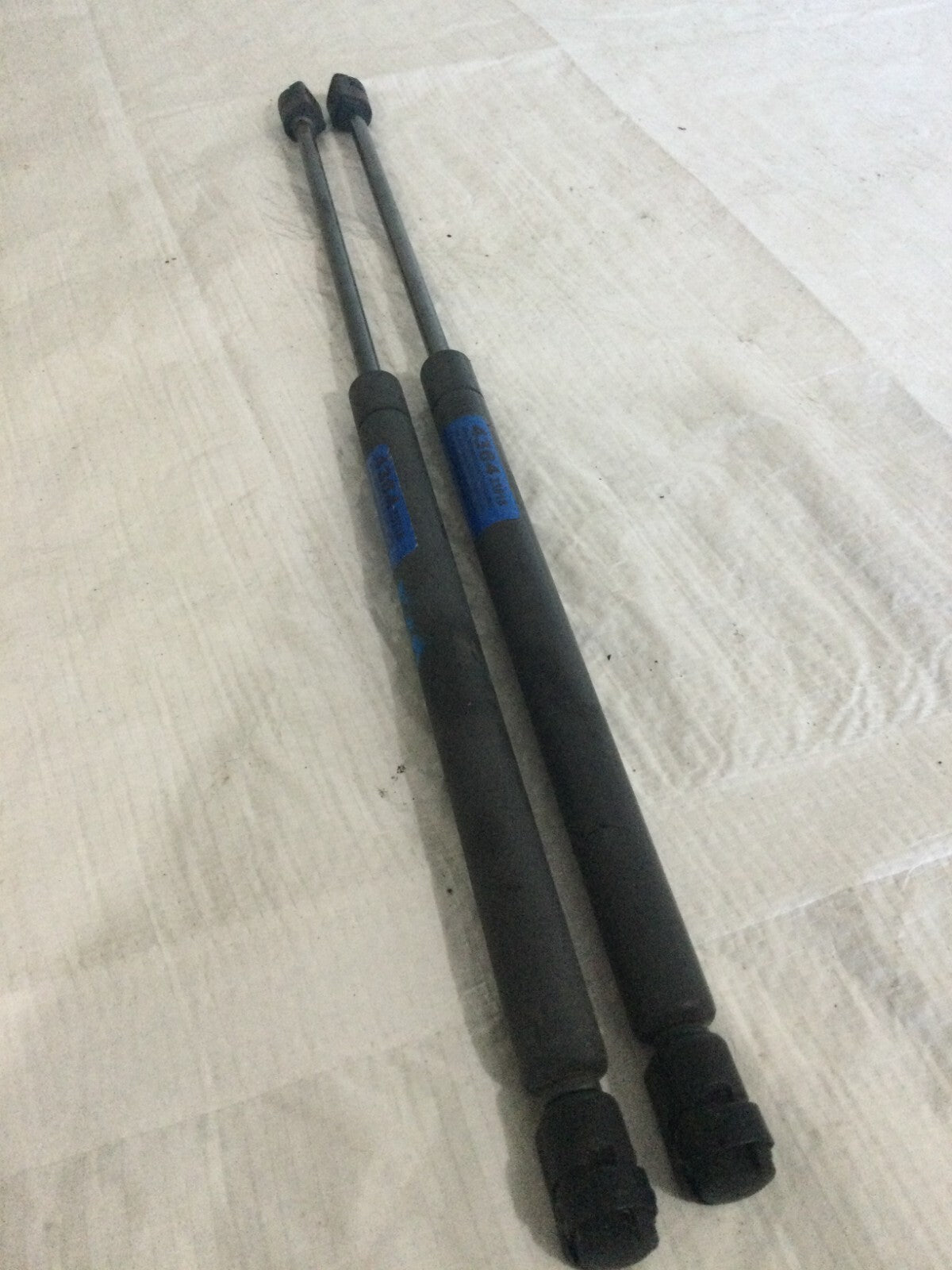 2003 Dodge Ram 2500 Hatch Support Struts OEM