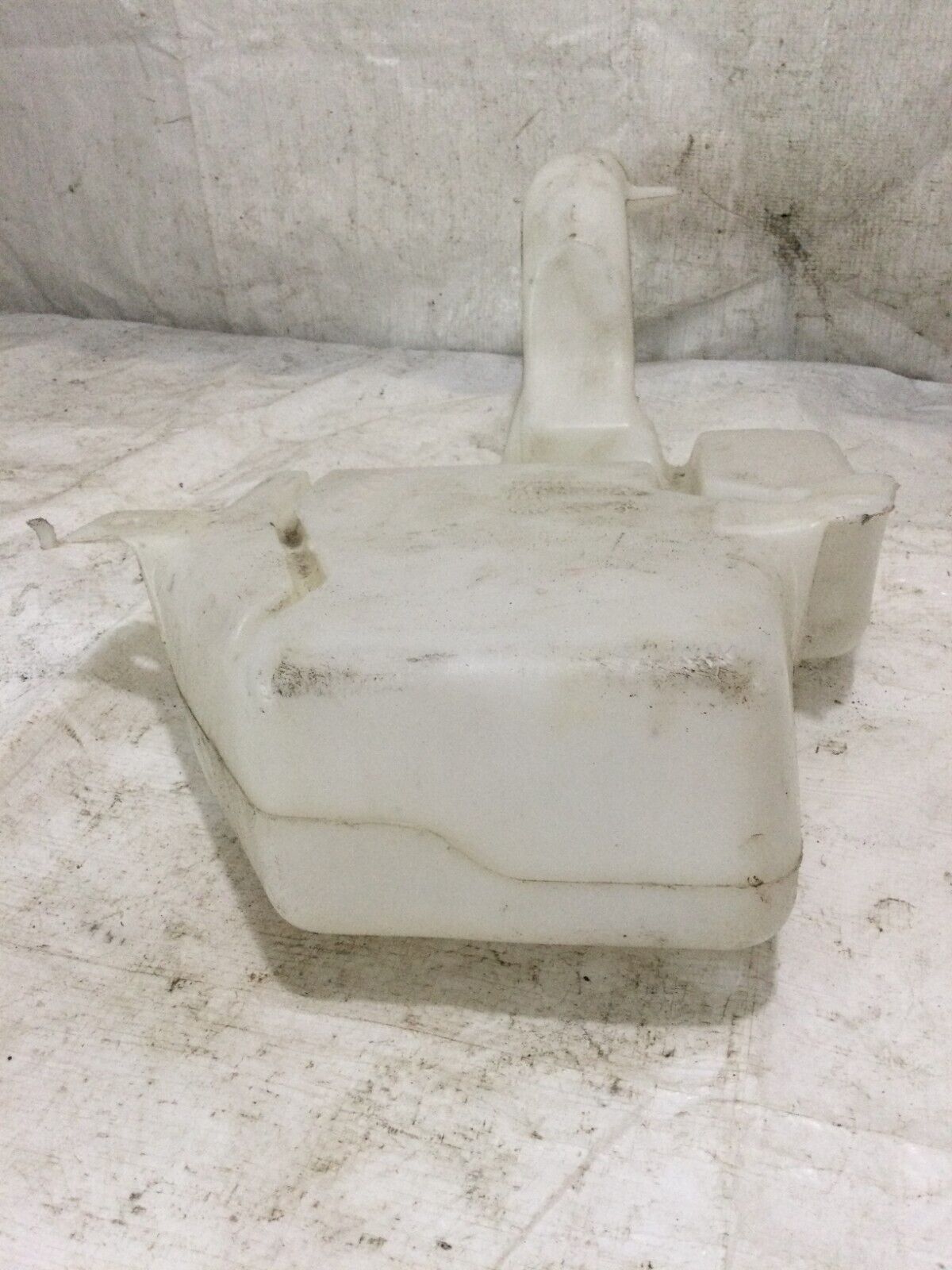 2017 Dodge Grand Caravan Windshield Washer Fluid Reservoir Tank 05113650AD