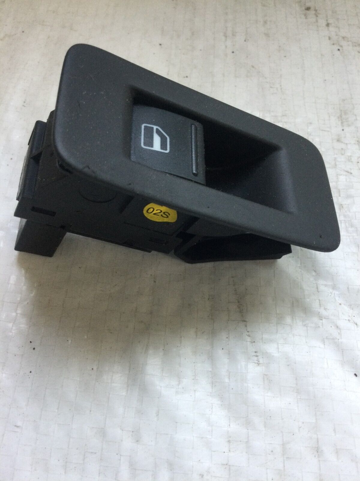 2007 Volkswagen Touareg  Rear Left Side Power Window Switch Button 7L6959851D