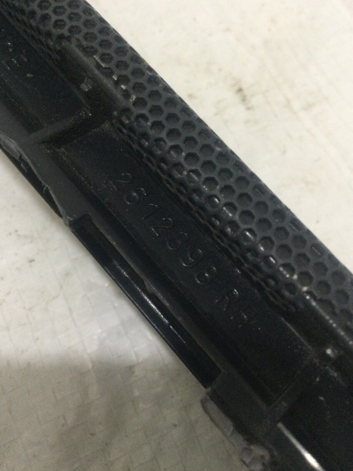 2004-2006 Volvo S60 Dashboard Grille Defroster Windshield Front Right 2612398 OE