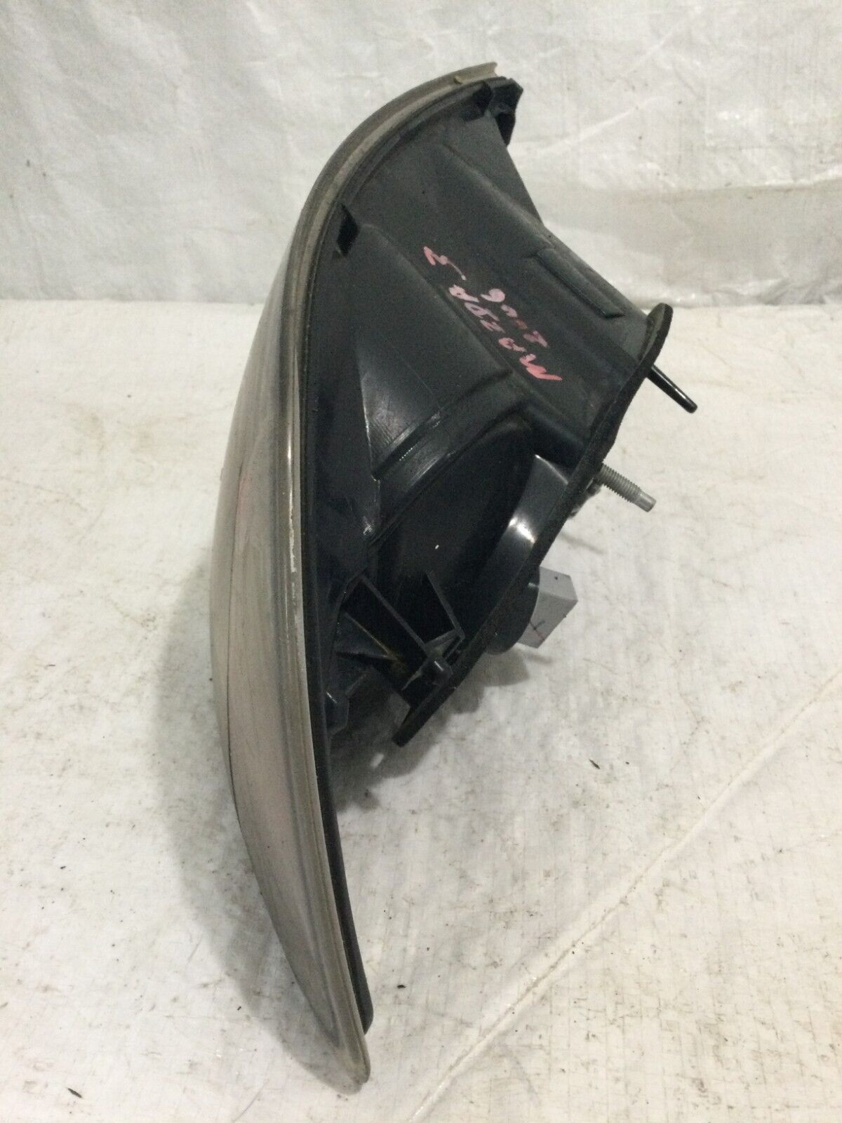 2004-2006 Mazda 3 Rear Right Tail Light ( Damage )