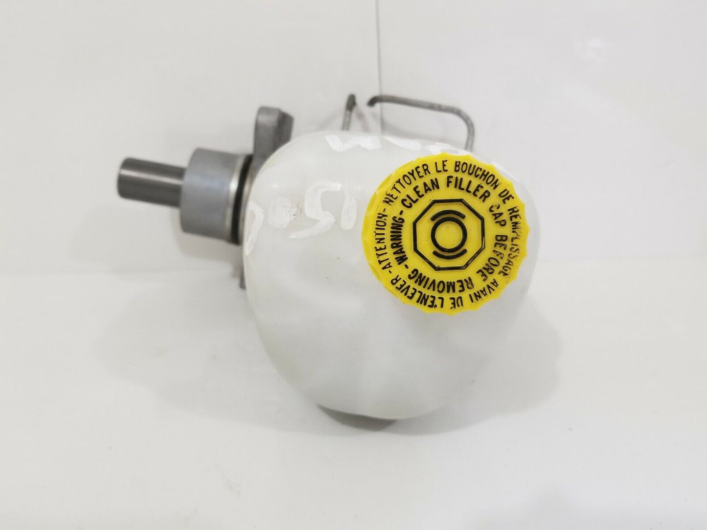 2003-2005 Dodge Ram 2500 Power Brake Master Cylinder W/ Reservoir Tank OEM 