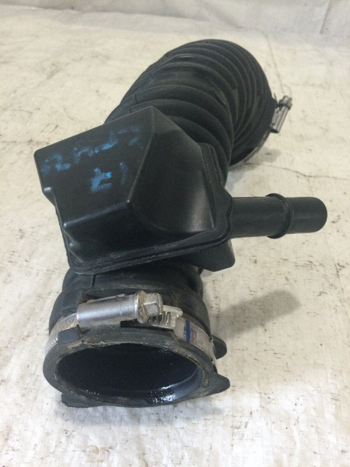 2017 Chevrolet Cruze Air Cleaner Outlet Duct Assembly 42500890 OEM