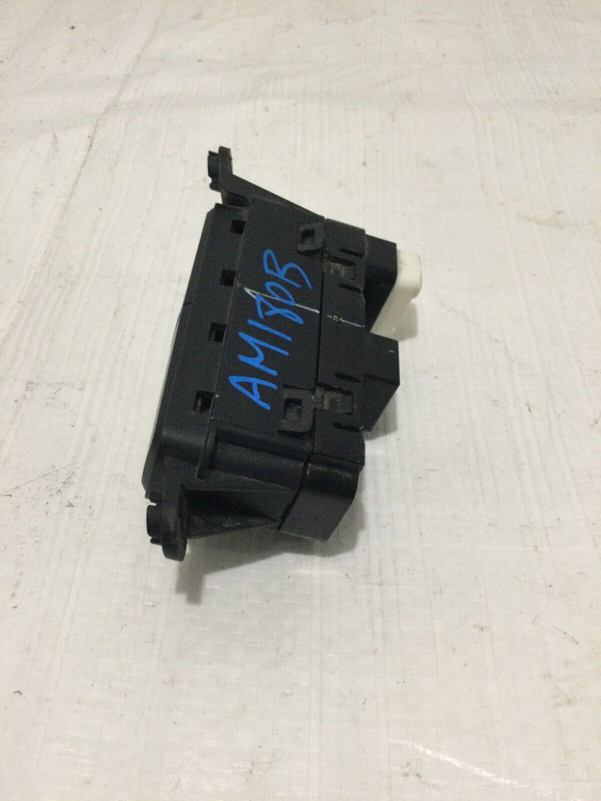 2016-2018 Kia Sorento Fuel Door LID Open Release Switch Button OEM