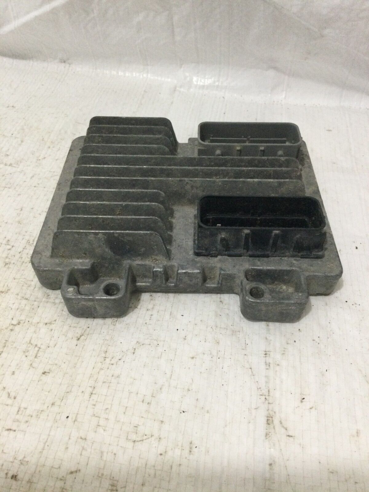 2007 GMC Sierra 1500   Engine motor Control Module  OEM 12614085