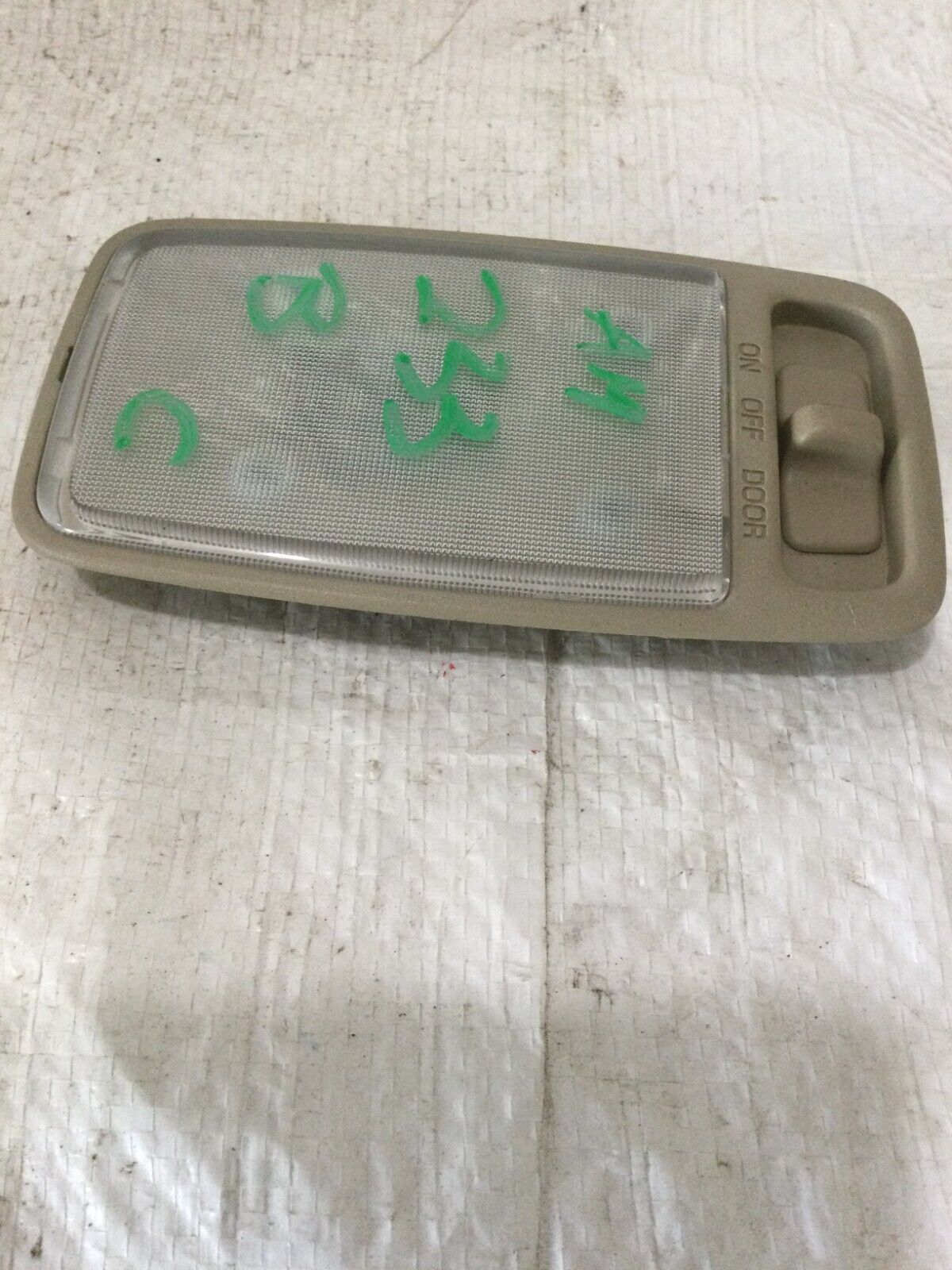 2003 Toyota Highlander  Interior Overhead Dome Light OEM