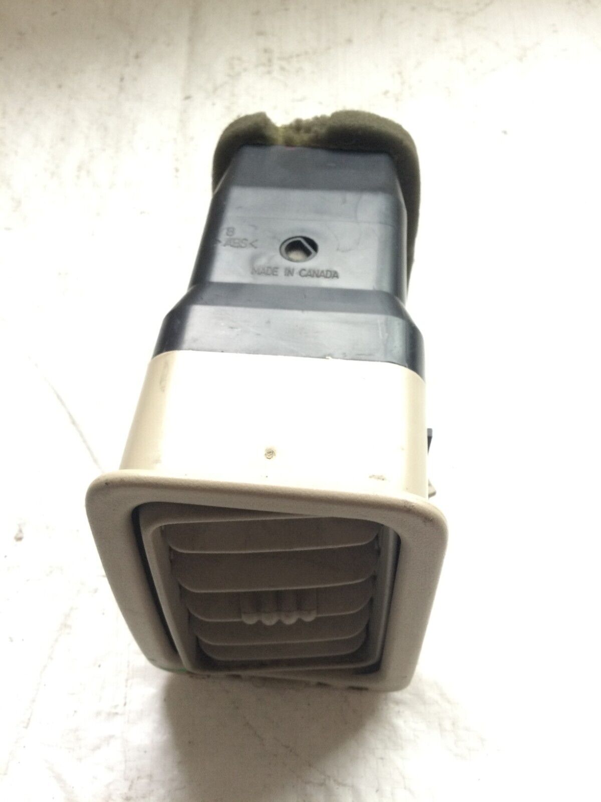 2003-2006 Cadillac Escalade Driver Left Inner Center Vent OEM