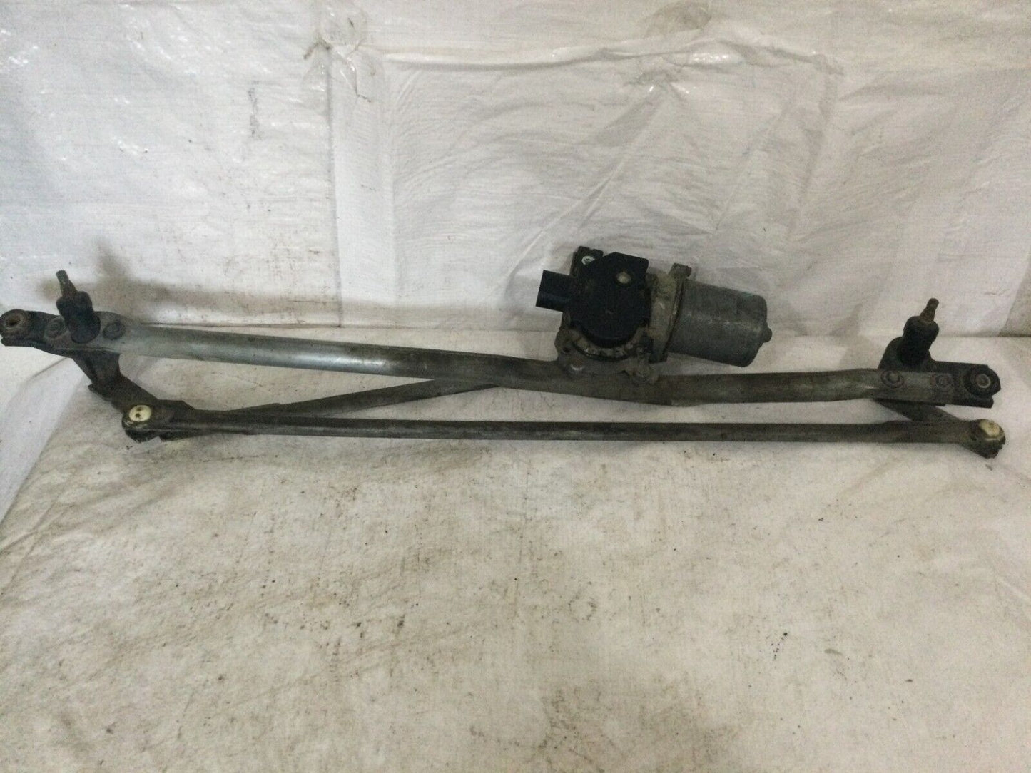 2006 Cadillac Escalade Windshield Wiper Motor W/ Linkage OEM 15287854