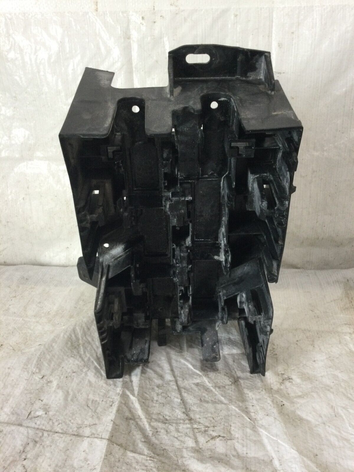 2007 Cadillac Escalade Battery Tray Support OEM