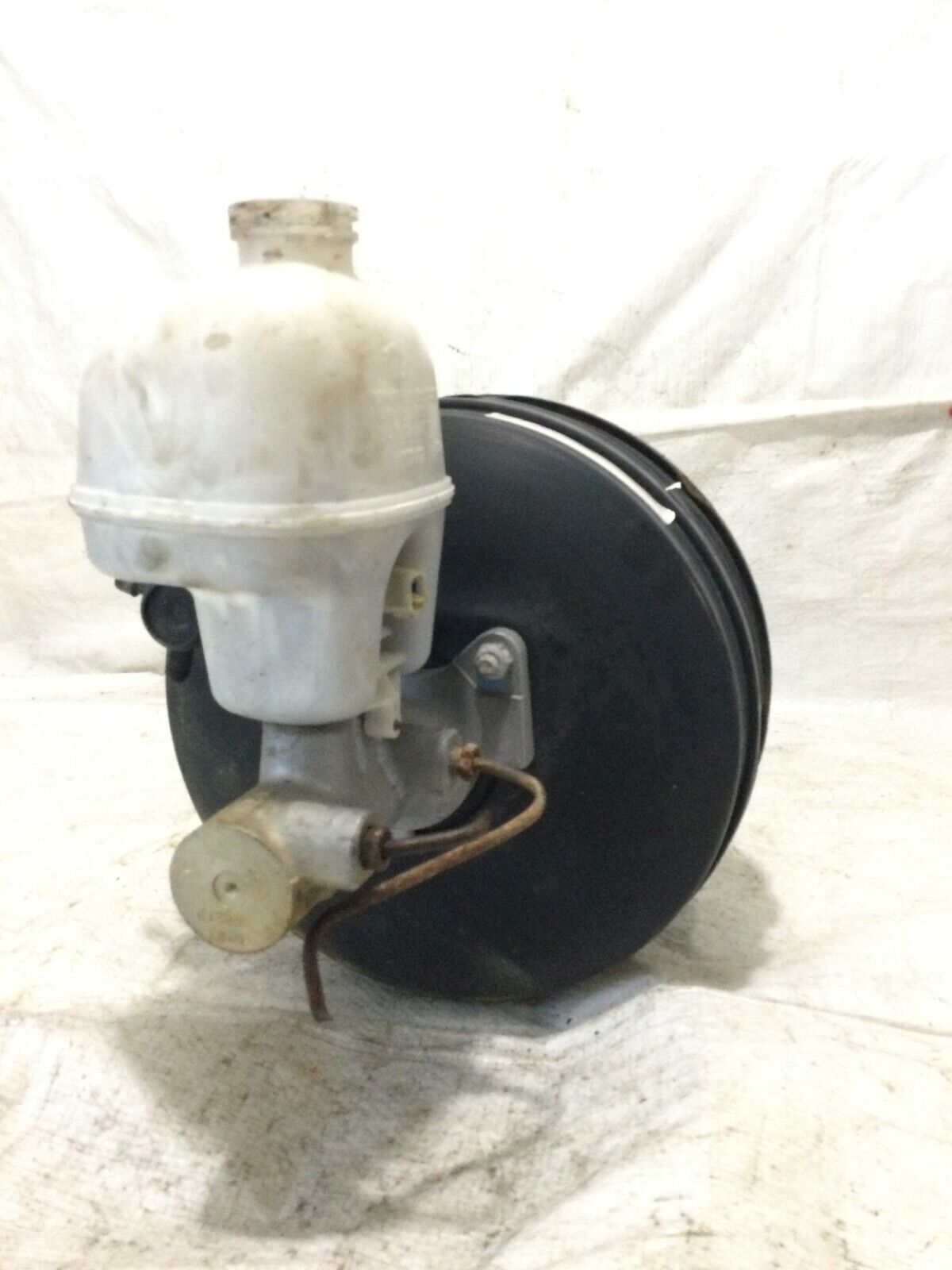 2005 Dodge Ram 2500  Power Brake Booster W/ Reservoir OEM
