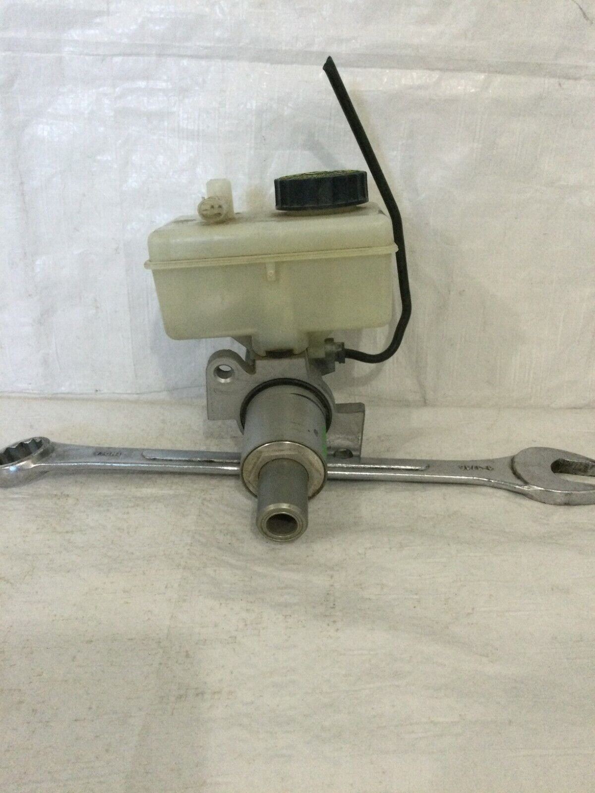 2004 Mercedes S Class S430 Master Brake Cylinder  OEM