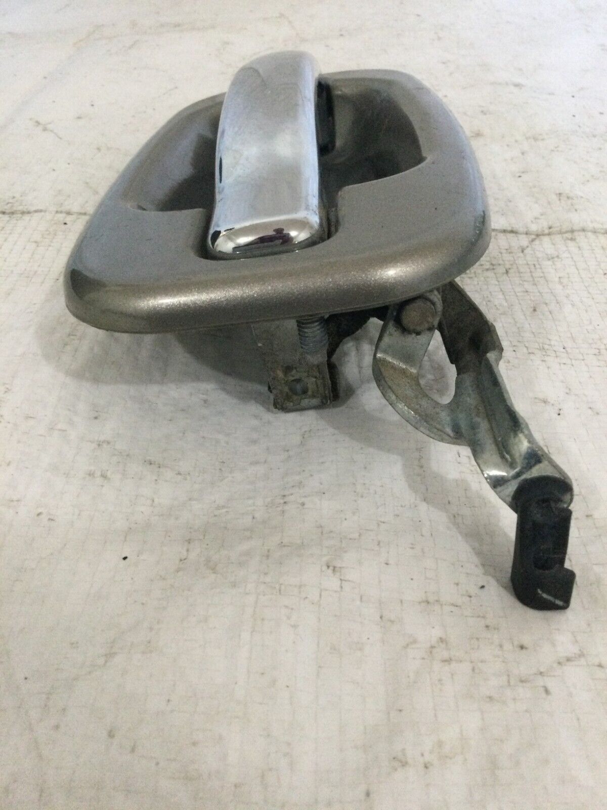 2002-2006 Cadillac Escalade EXT Exterior Door Handle Rear Left 15053143 OEM