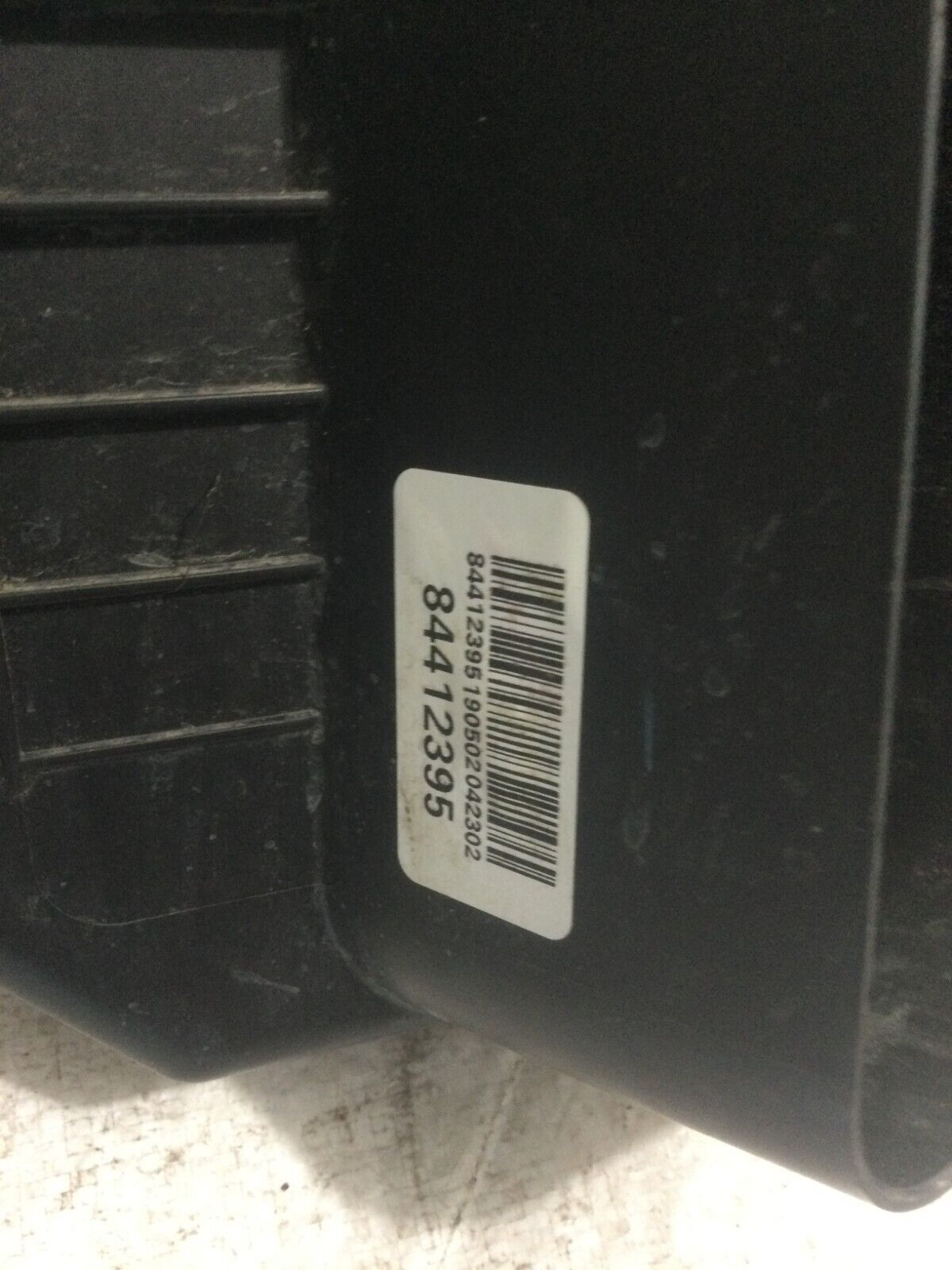 2019-2021 Chevy Silverado 1500 5.3L Air Cleaner Filter Housing OEM 84412395