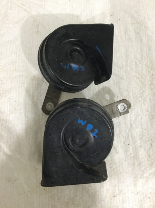 2016 Dodge Grand Caravan High and Low Horn Assembly Pair OEM